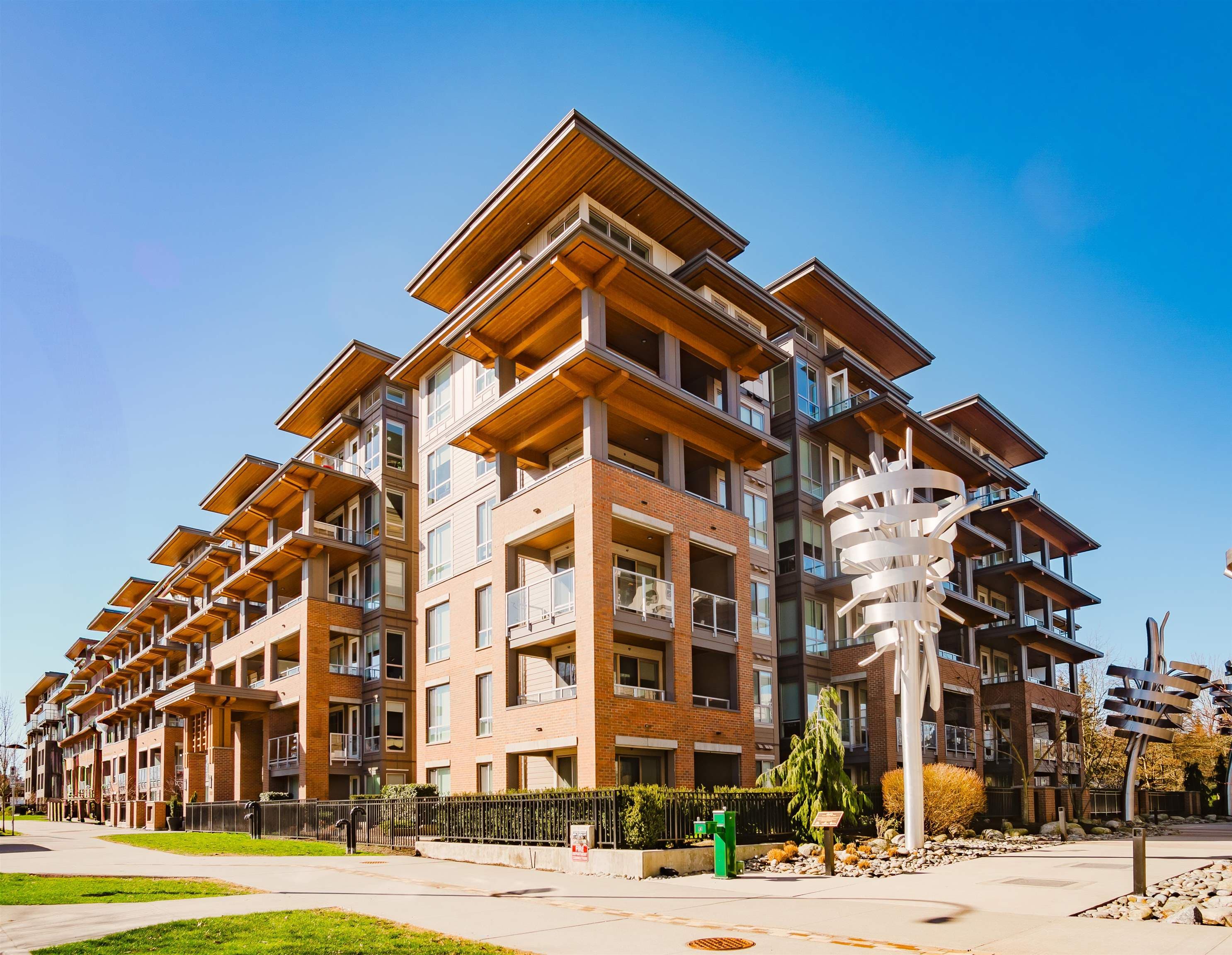 320 - 7133 14th Avenue, Burnaby, V4N 0H5 — photo 2