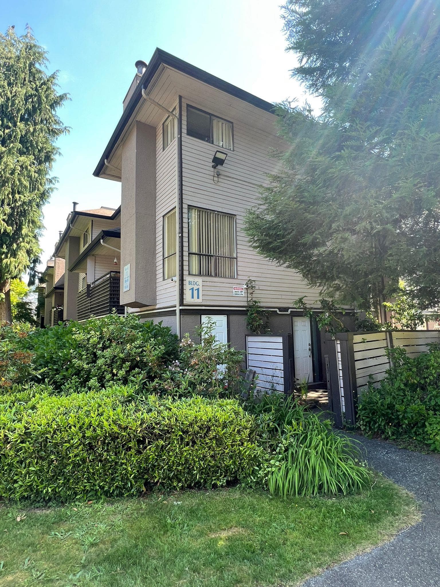 10600 Holly Park Lane, Surrey, V3R 6X9 — photo 2