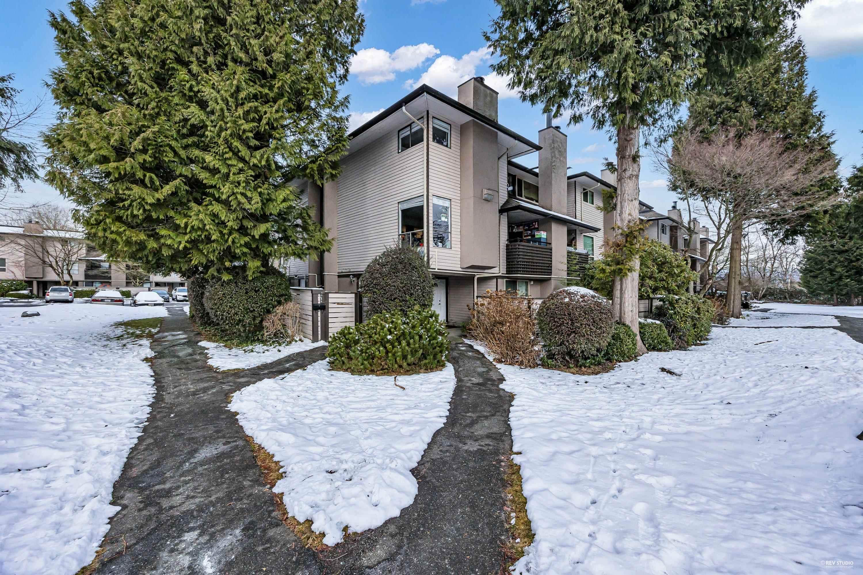 10600 Holly Park Lane, Surrey, V3R 6X9 — photo 3