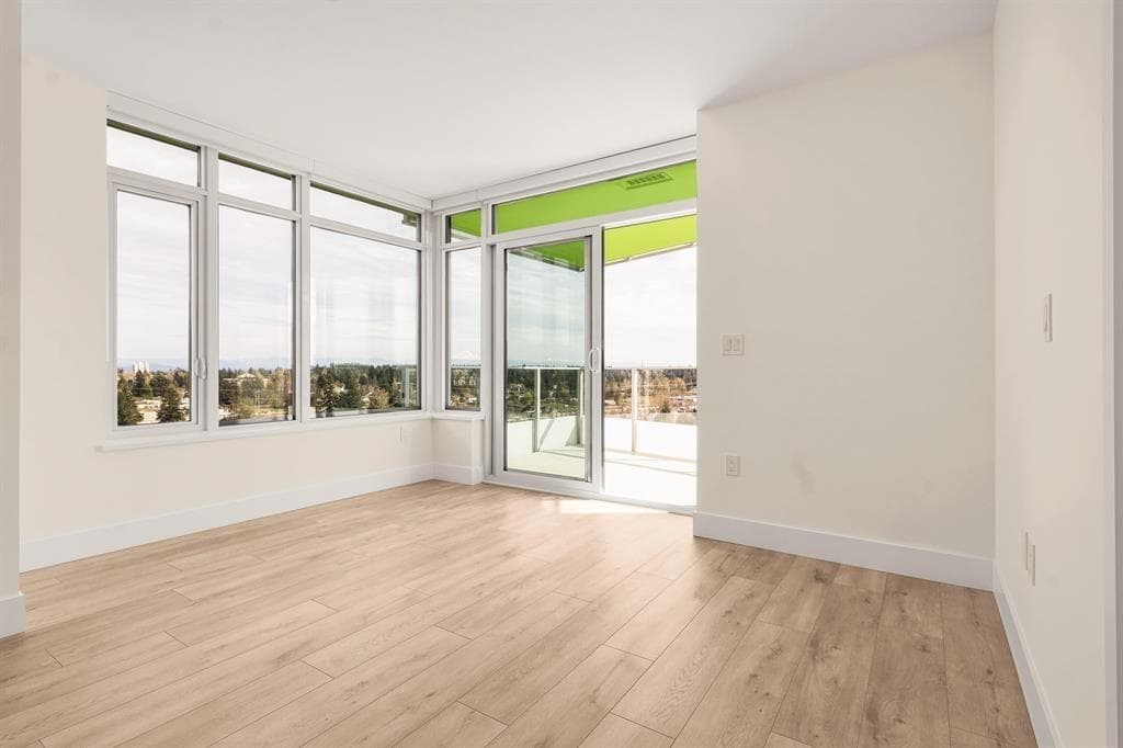 2502 - 10428 Whalley Blvd Boulevard, Surrey, V3T 1W6 — photo 2