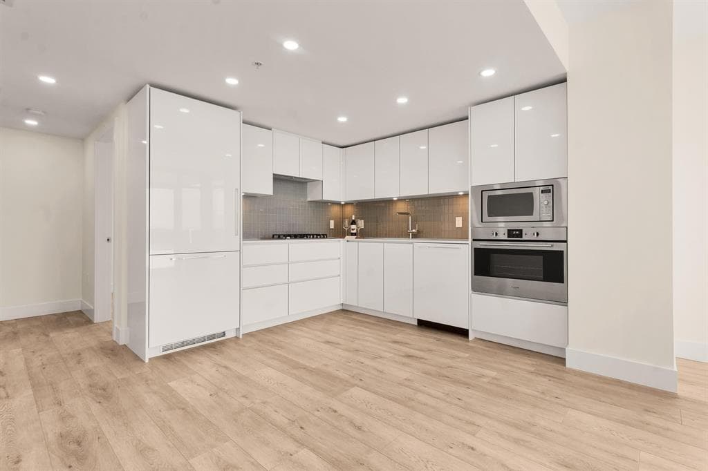 2502 - 10428 Whalley Blvd Boulevard, Surrey