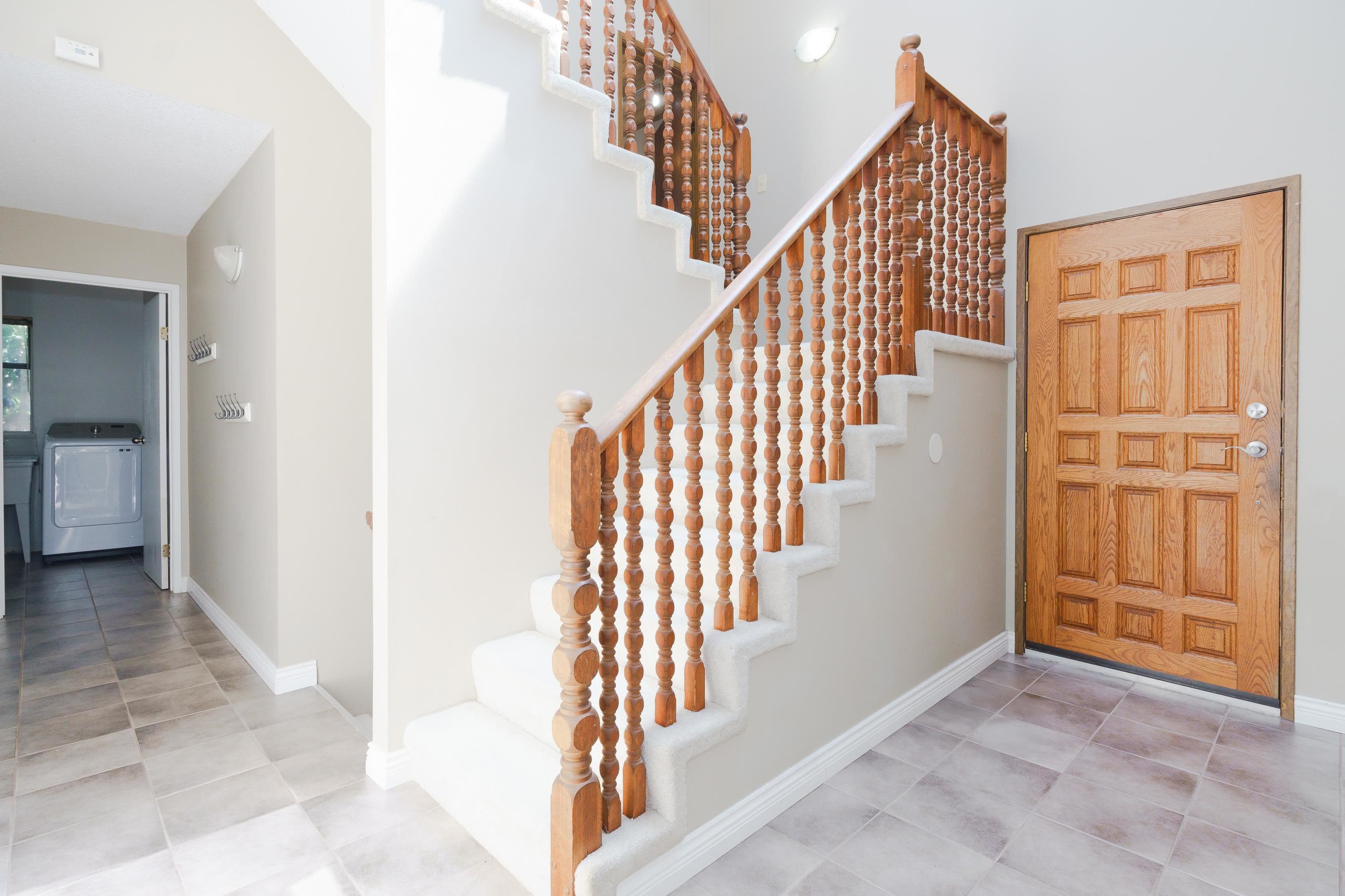 1261 Lansdowne Drive, Coquitlam, V3E 1S6 — photo 3