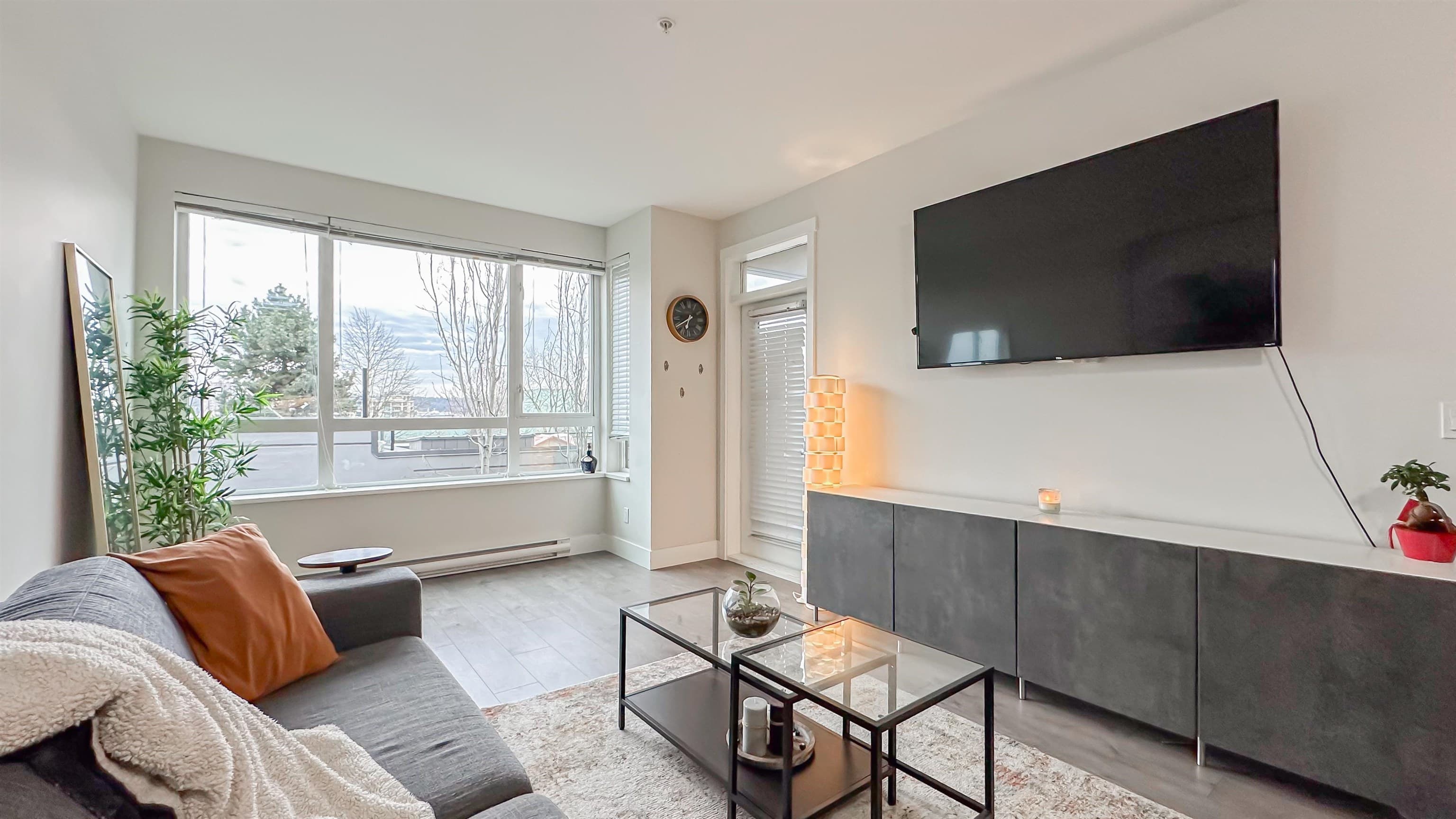 203 - 1306 Fifth Avenue, New Westminster, V3M 0K5 — photo 1