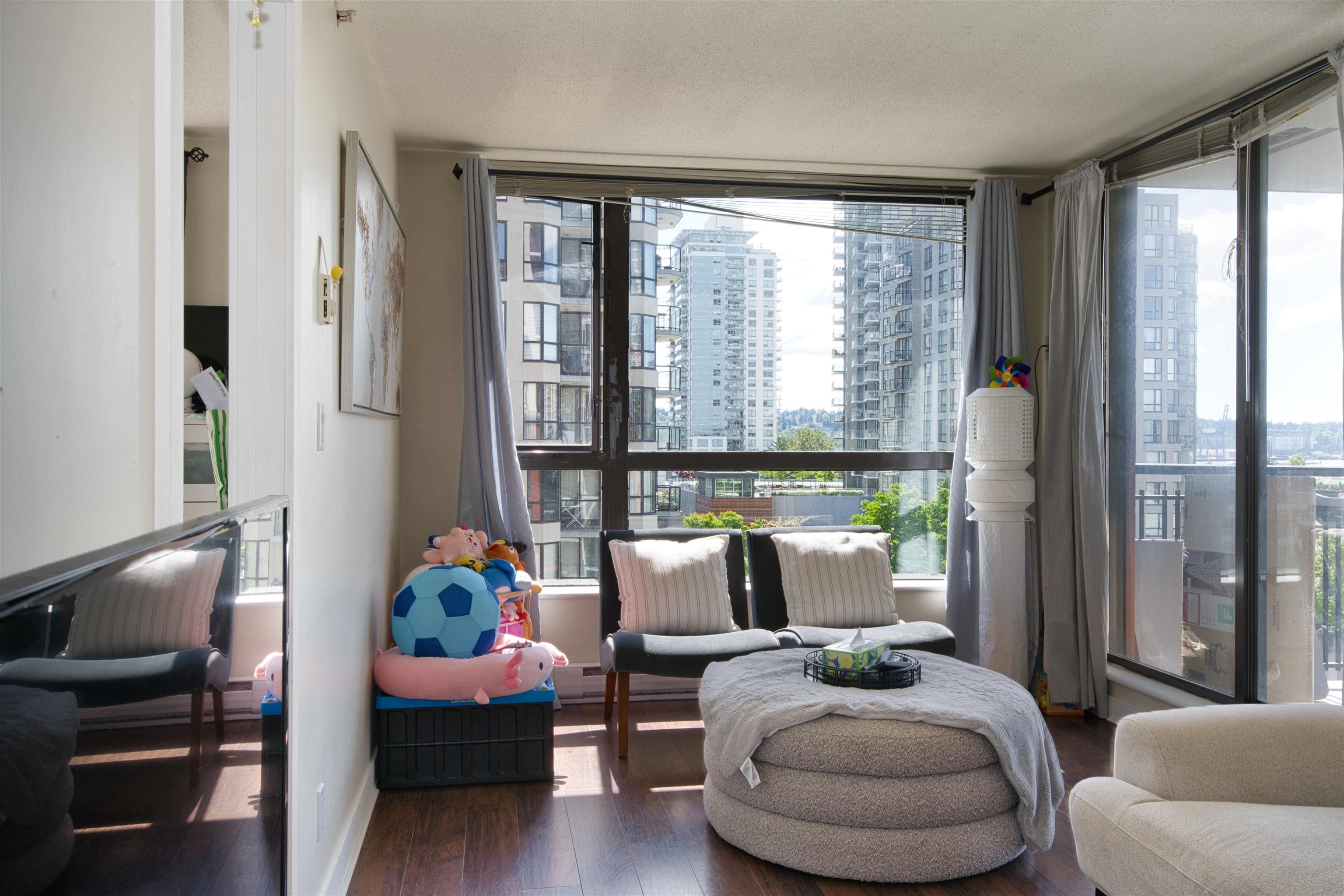 607 - 833 Agnes Street, New Westminster, V3M 0B1 — photo 2