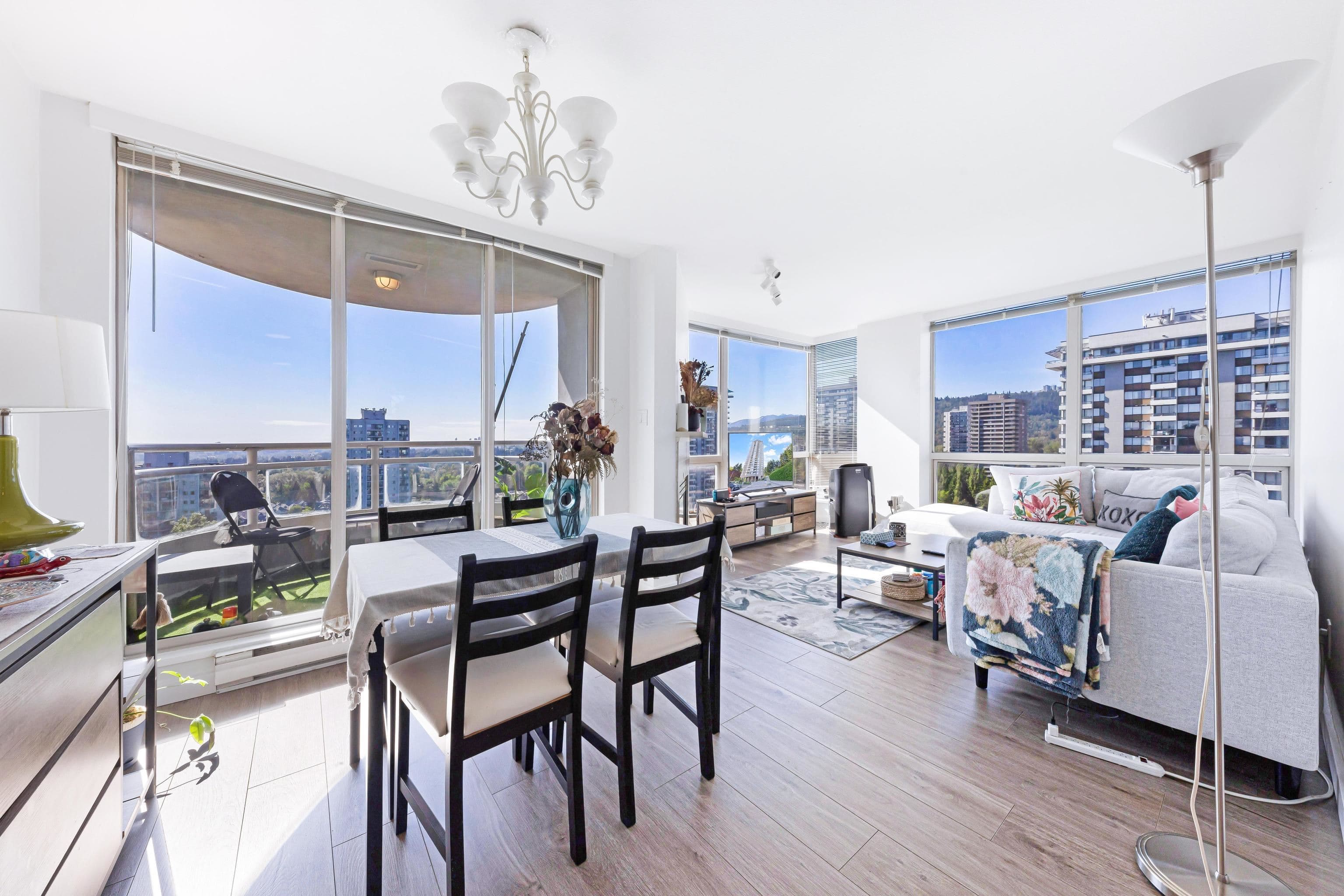 2305 - 9603 Manchester Drive, Burnaby, V3N 4Y7 — photo 2