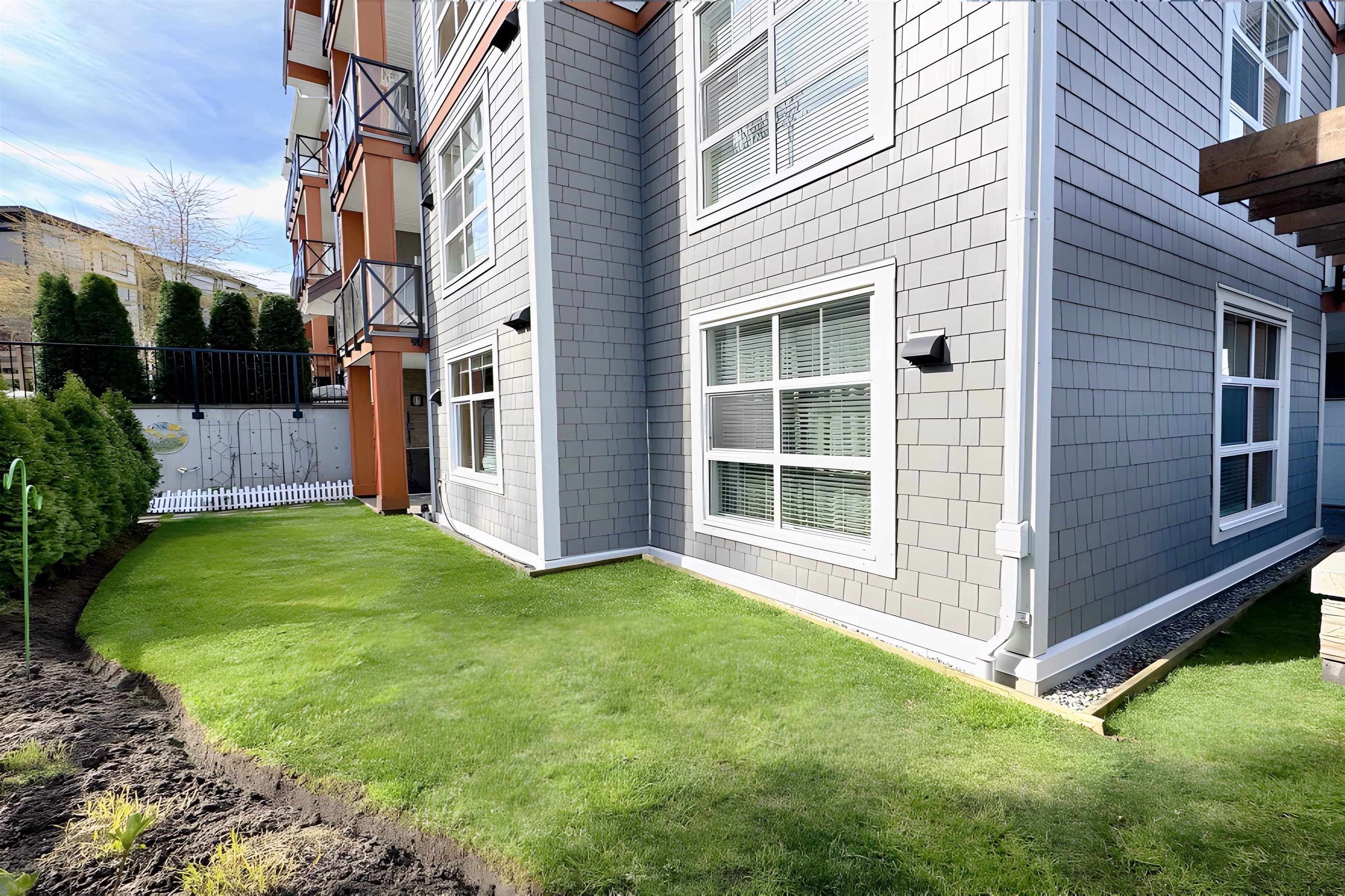 101 - 14605 Mcdougall Drive, Surrey, V4P 0G7 — photo 4