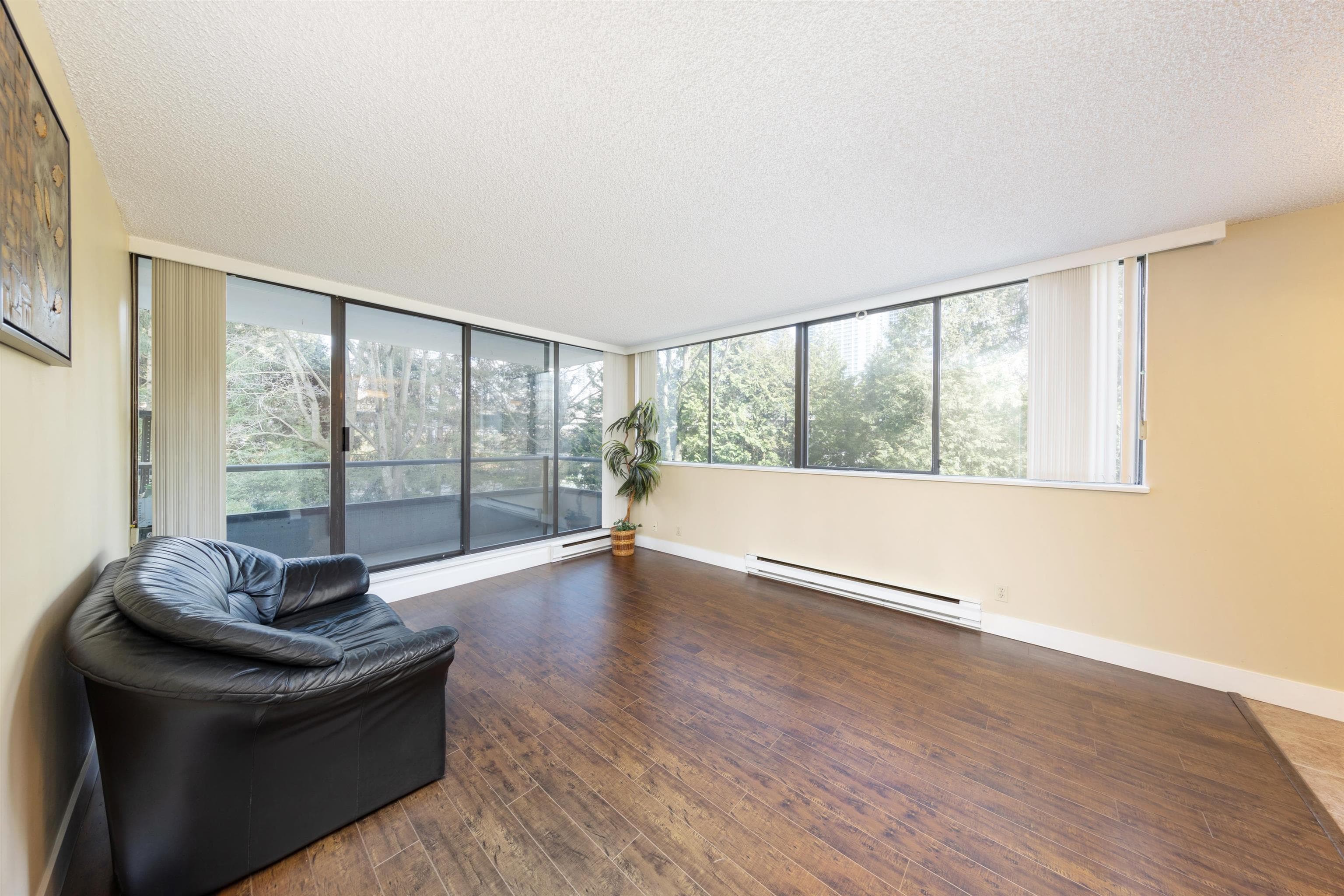 204 - 9521 Cardston Court, Burnaby, V3N 4R8 — photo 3