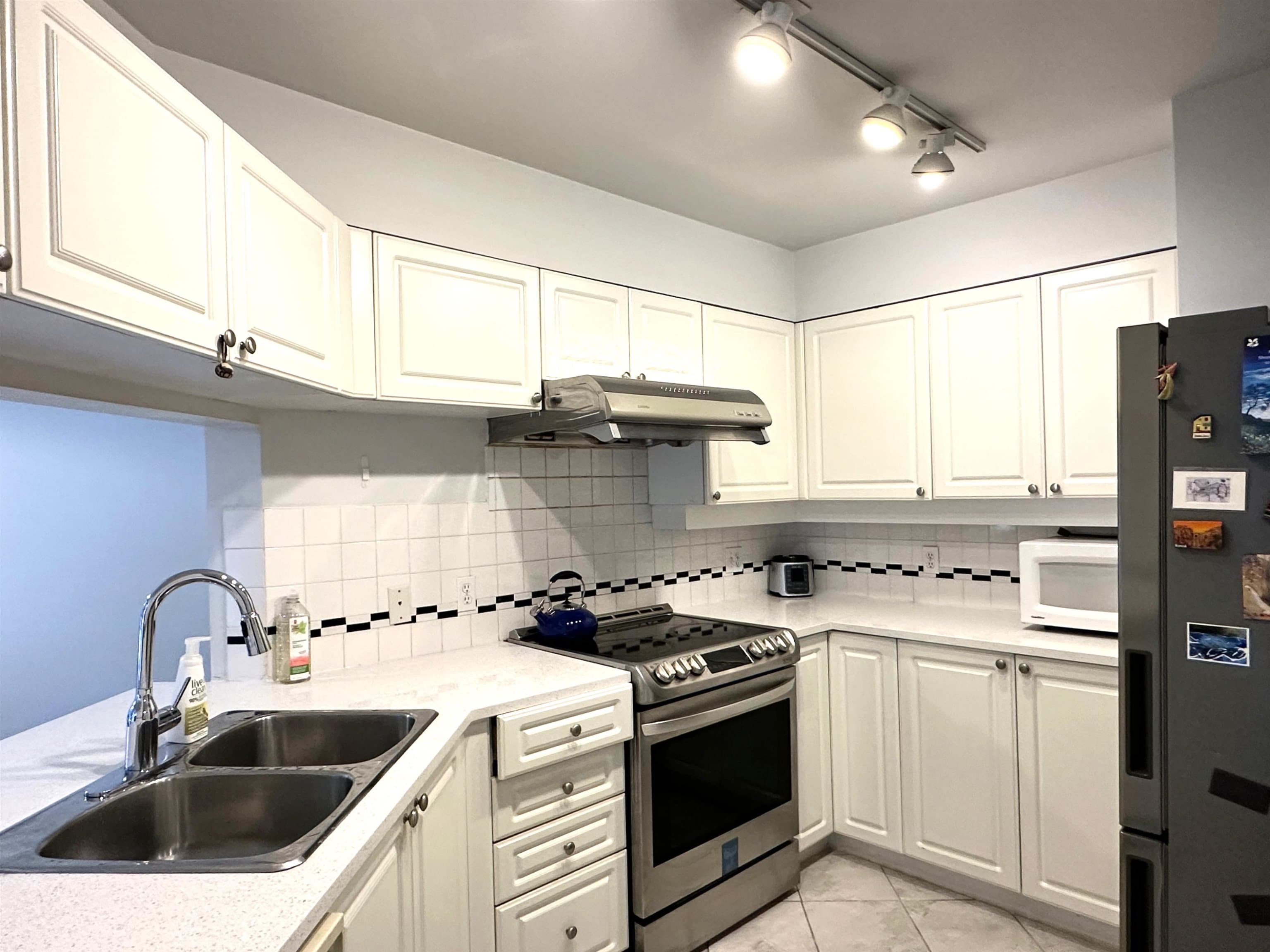 201 - 6188 Patterson Avenue, Burnaby, V5H 2N1 — photo 4