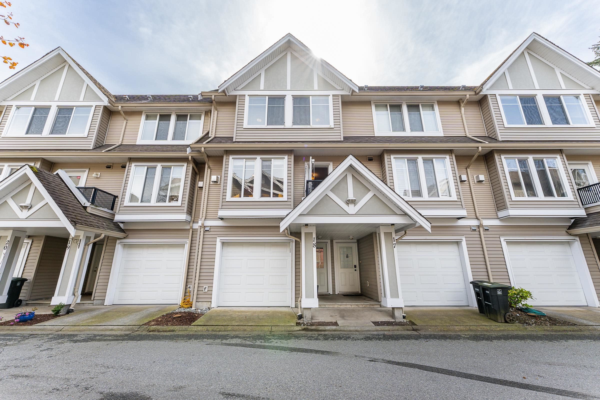 18 - 19141 124 Avenue, Pitt Meadows, V3Y 2V6 — photo 1