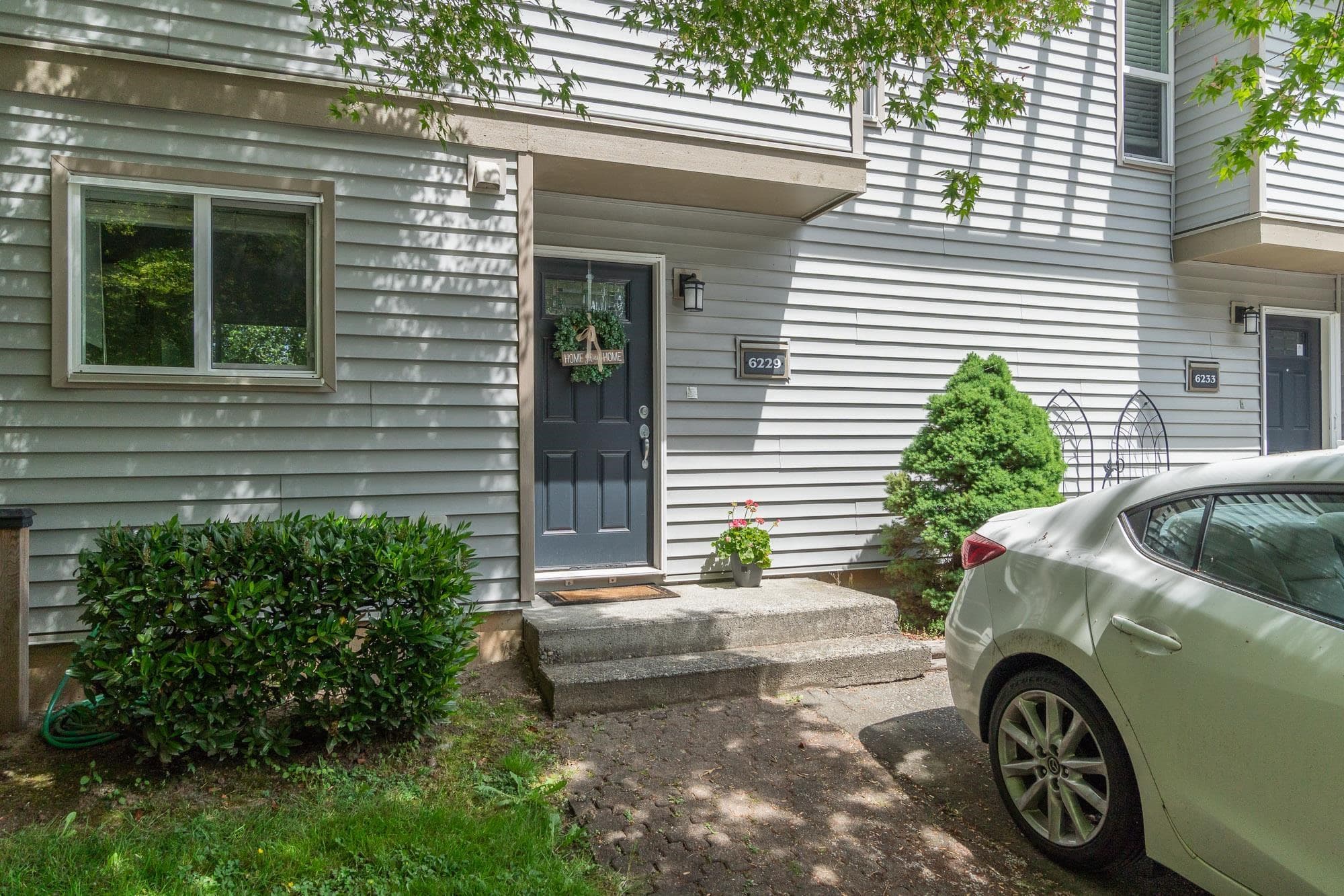 6229 E Greenside Drive, Surrey, V3S 5M8 — photo 2