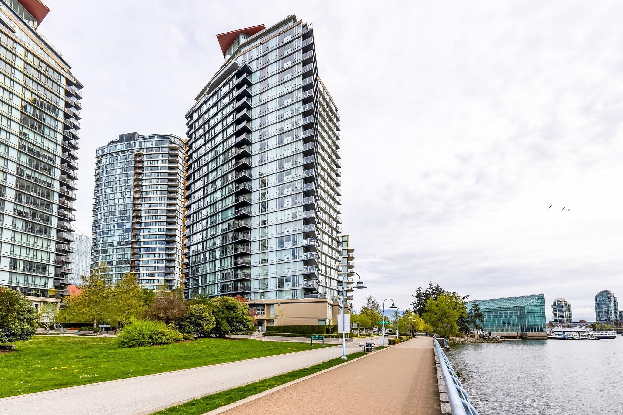 503 - 8 Smithe Mews, Vancouver, V6B 0A5 — photo 2