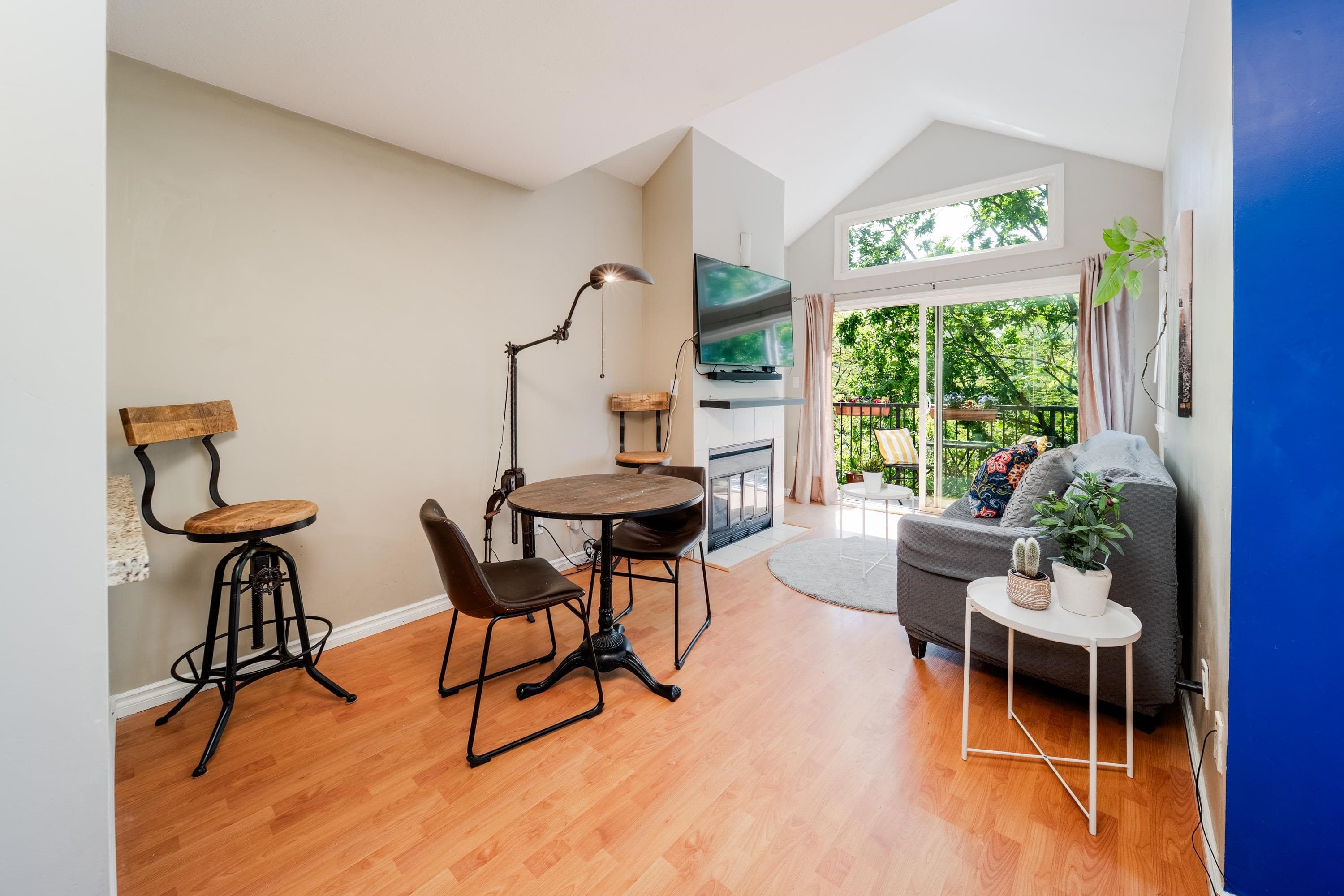 303 - 633 W 16th Avenue, Vancouver, V5Z 1S5 — photo 2