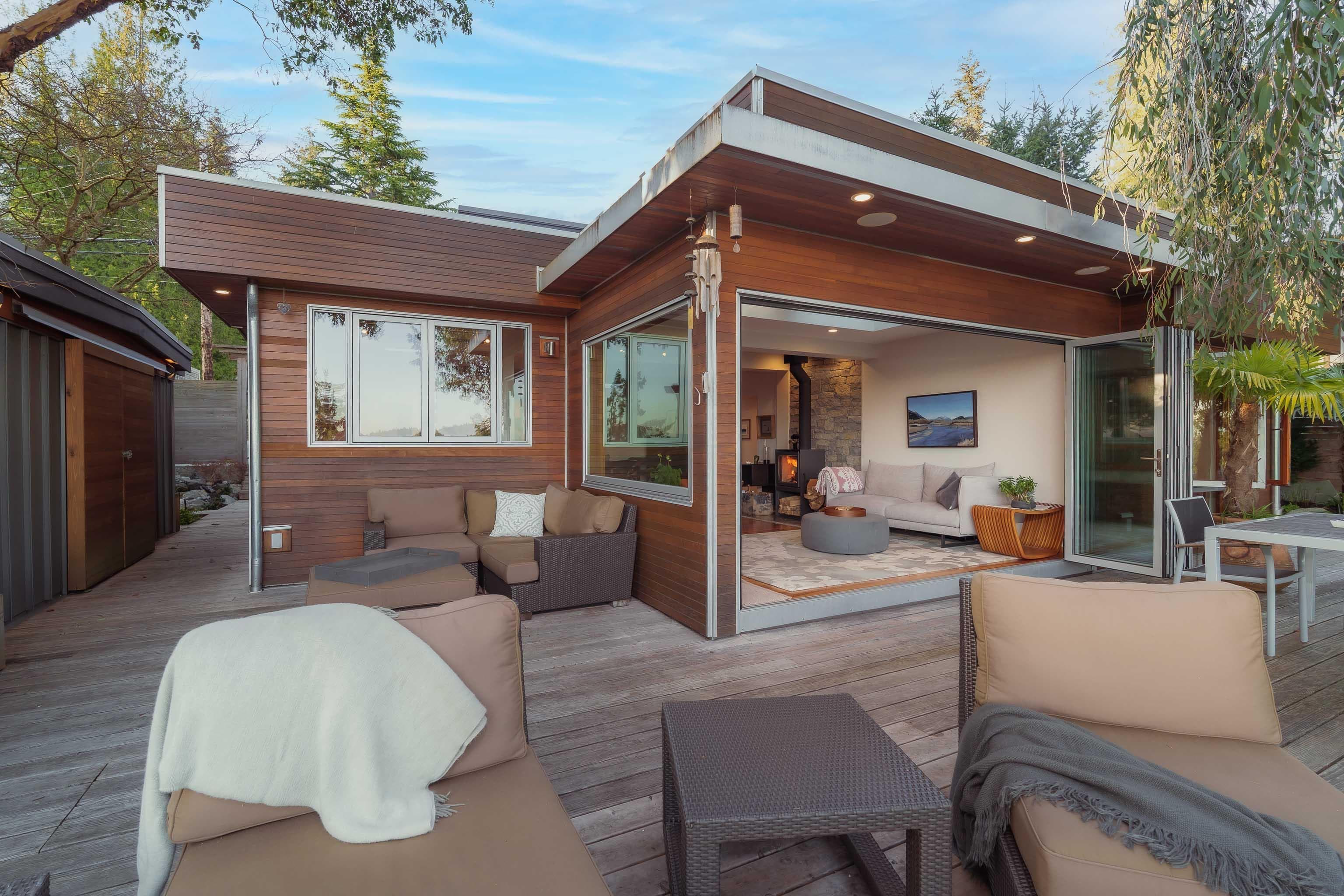 6329 Sunshine Coast Highway, Sechelt