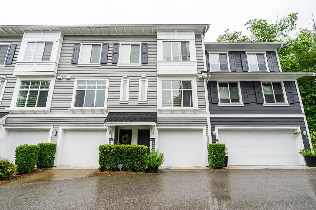 100 - 15340 Guildford Drive, Surrey, V3R 0C9 — photo 3