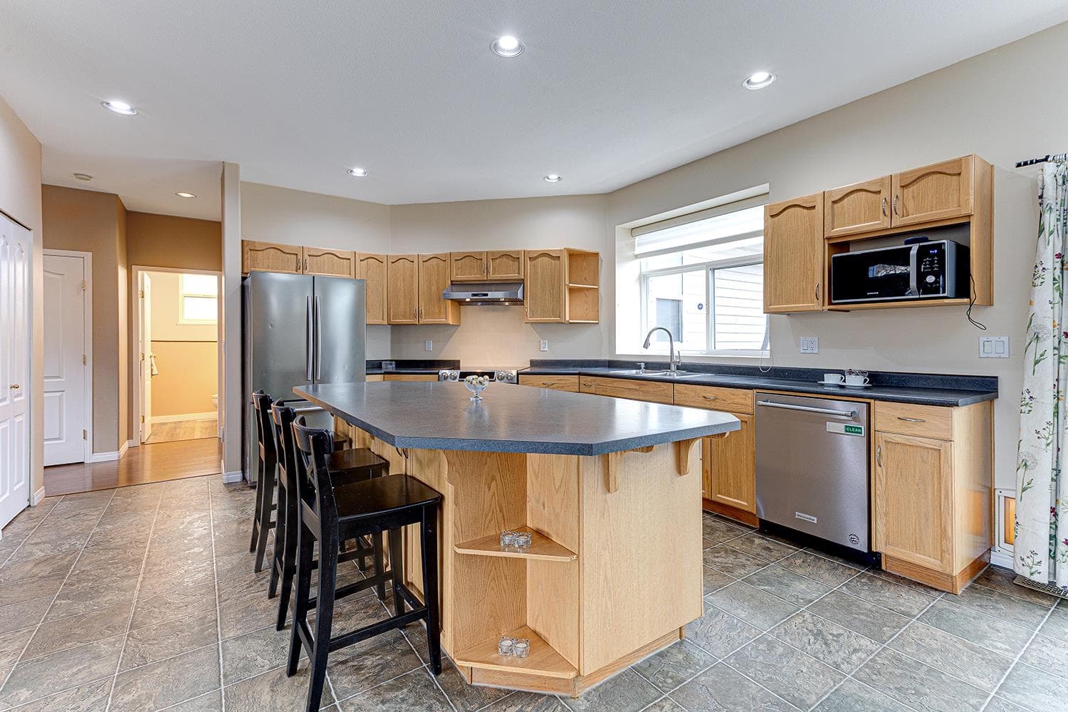 1077 Riverside Drive, Port Coquitlam, V3B 8A7 — photo 5