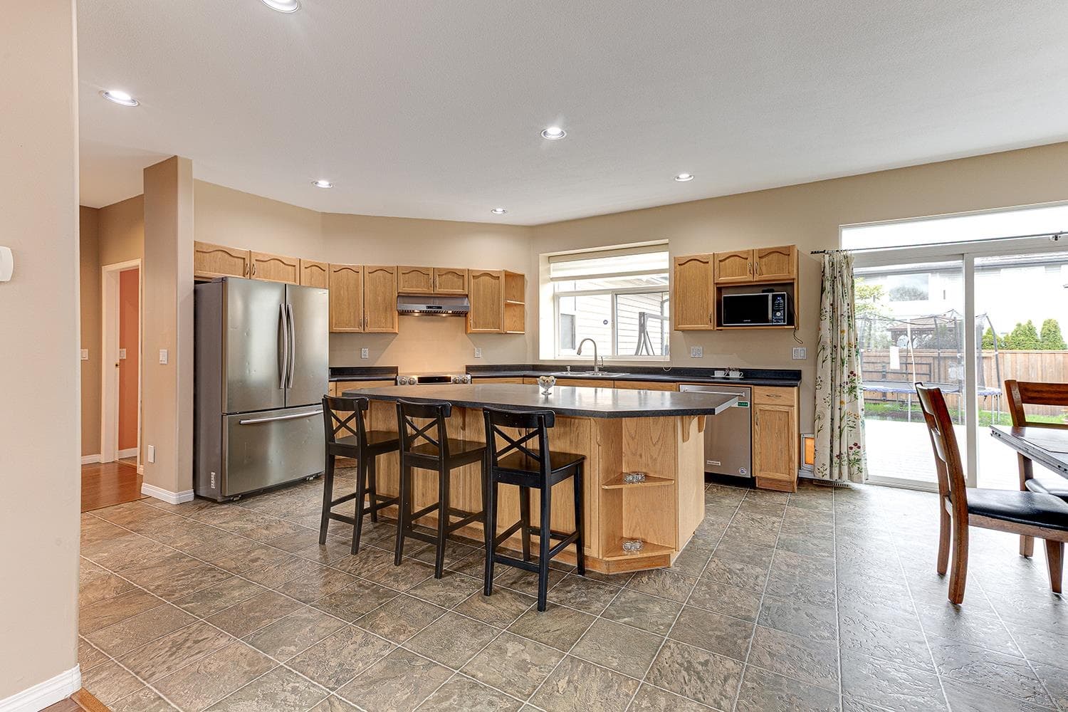 1077 Riverside Drive, Port Coquitlam, V3B 8A7 — photo 4