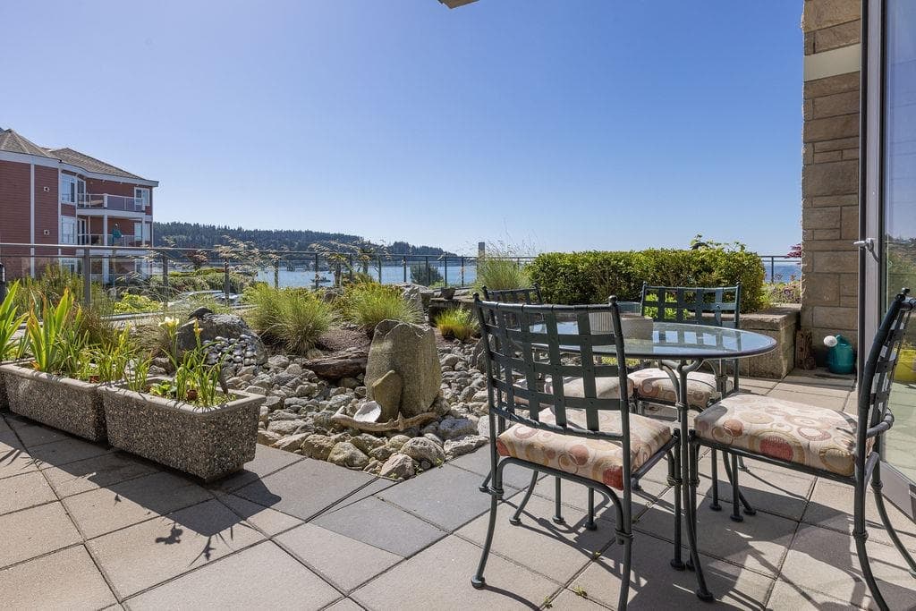 203 - 5665 Teredo Street, Sechelt, V7Z 0J2 — photo 2