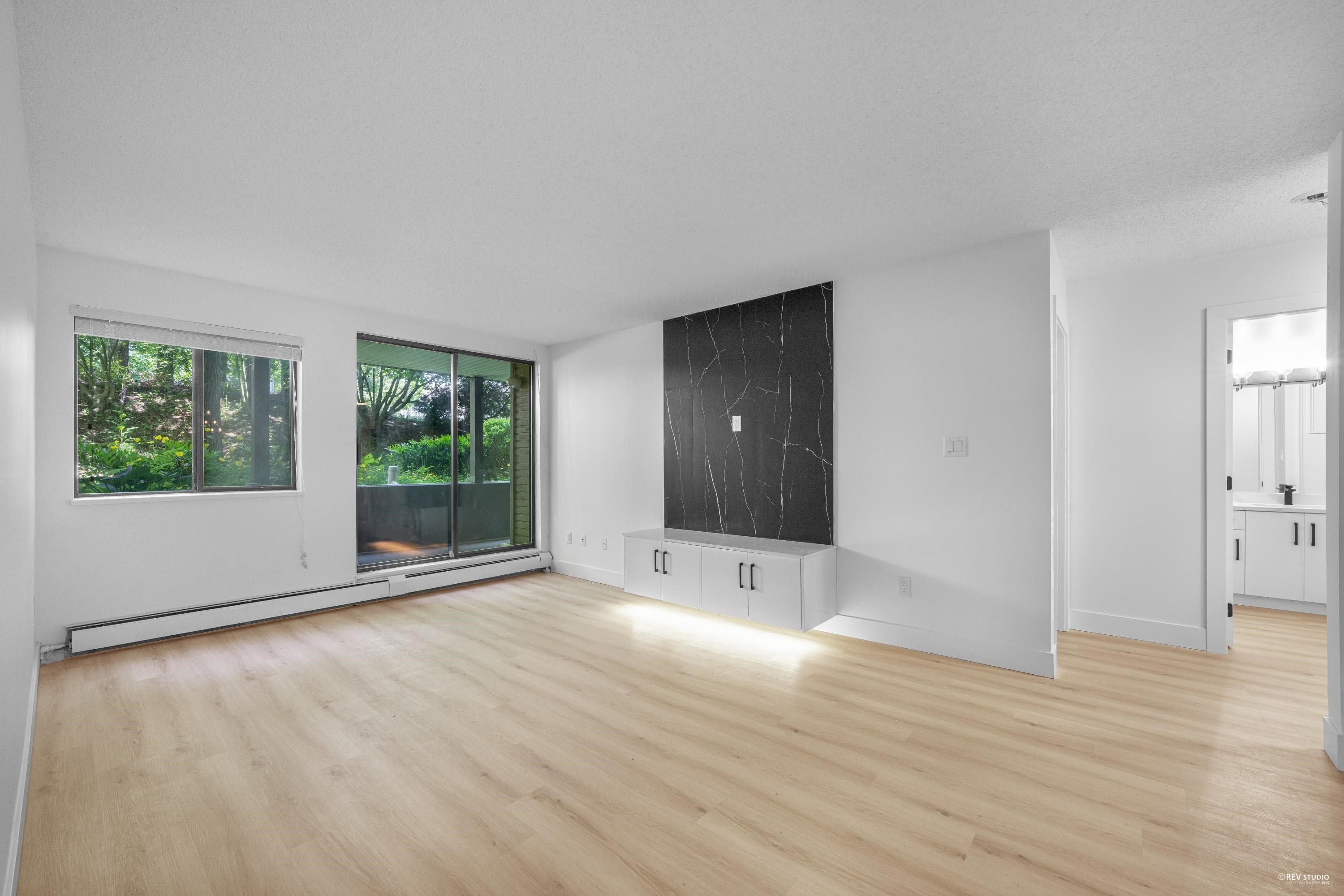 111 - 10698 151a Street, Surrey, V3R 8T5 — photo 1
