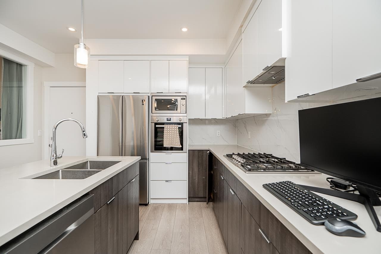 A402 - 14468 72 Avenue, Surrey, V3S 2E7 — photo 5