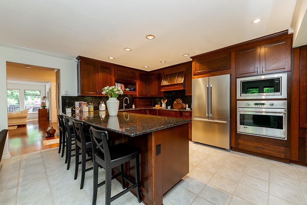 1174 Strathaven Drive, North Vancouver, V7H 2Z6 — photo 2