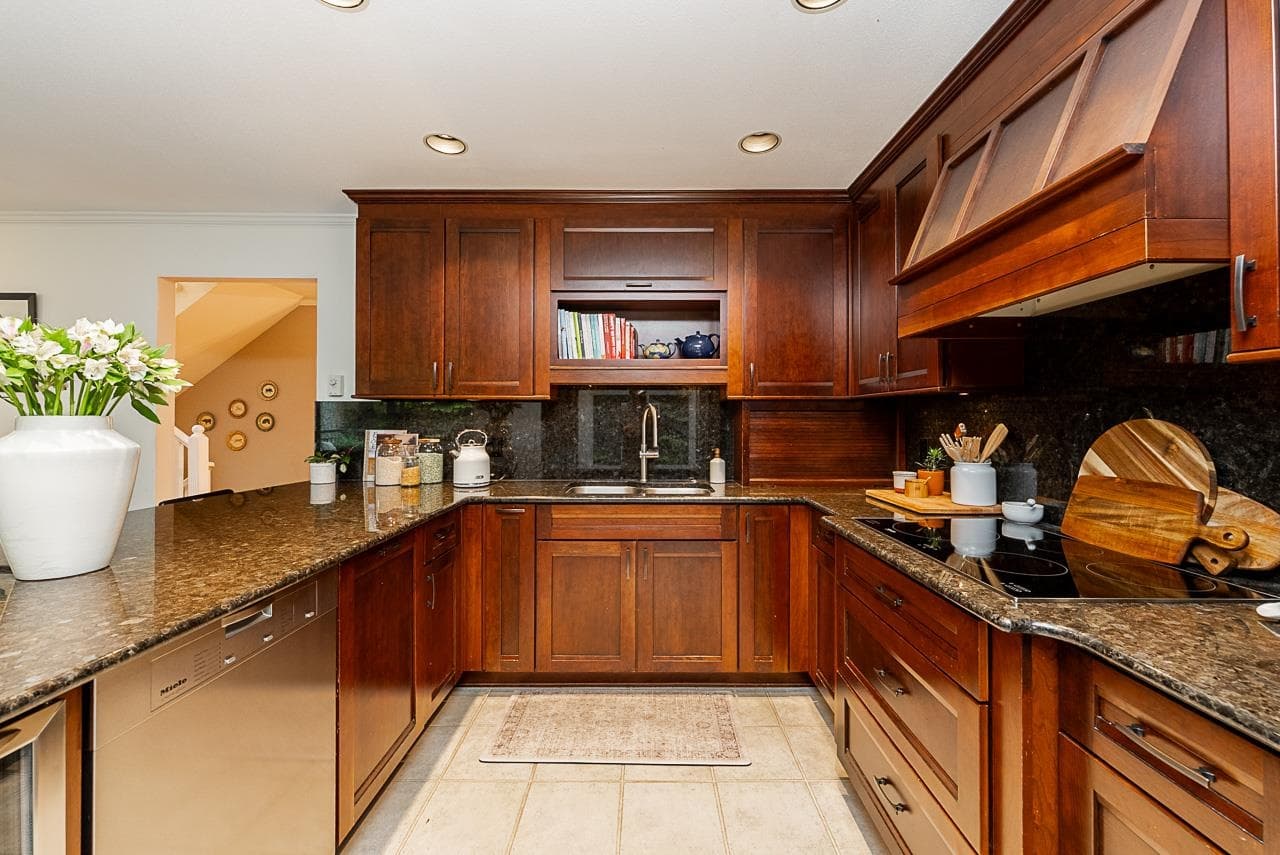 1174 Strathaven Drive, North Vancouver, V7H 2Z6 — photo 5