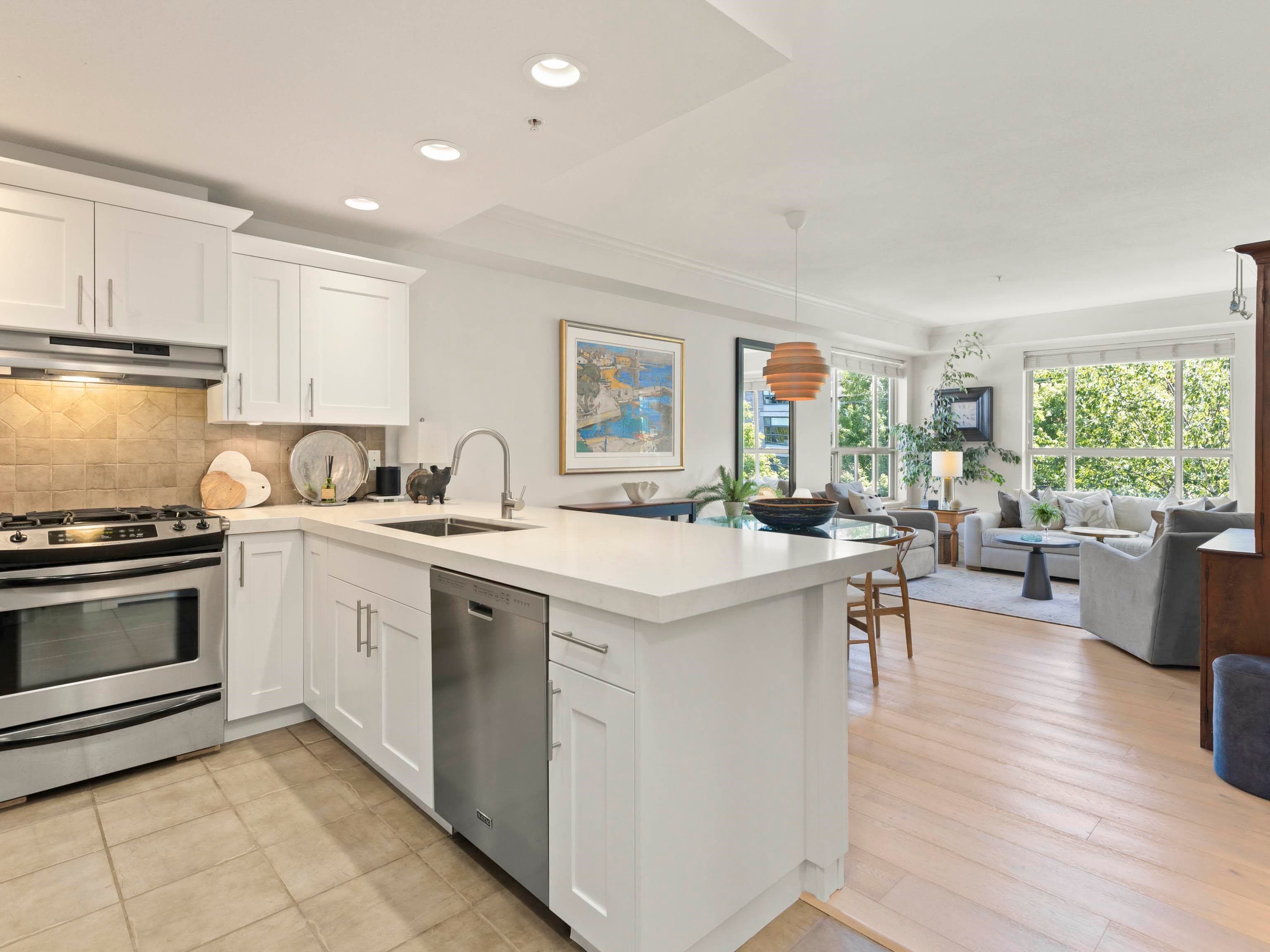 303 - 15357 17a Avenue, Surrey, V4A 1V4 — photo 4