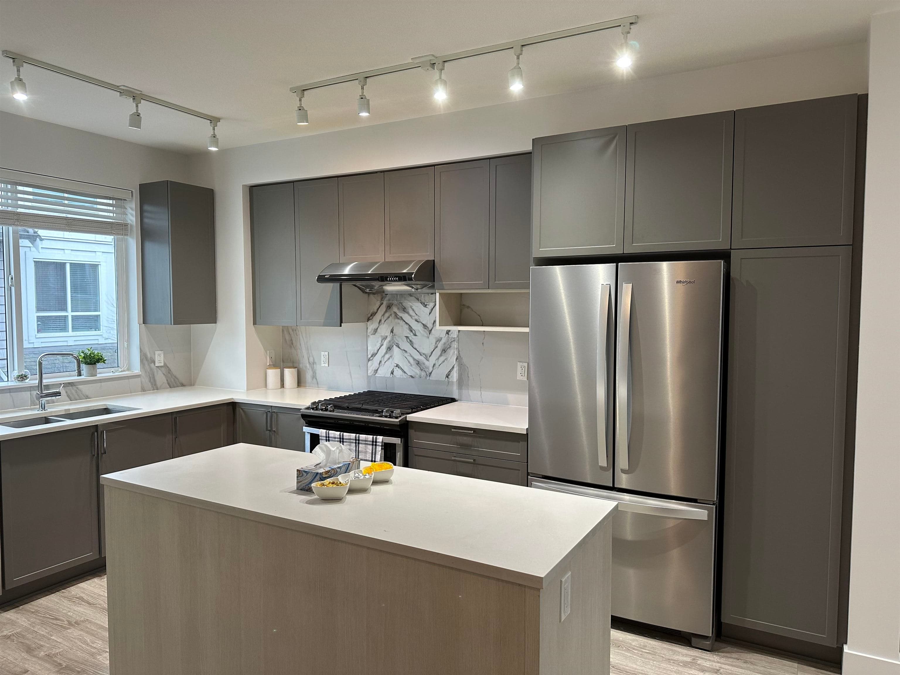 111 - 9718 161a Street, Surrey, V4N 6S7 — photo 2