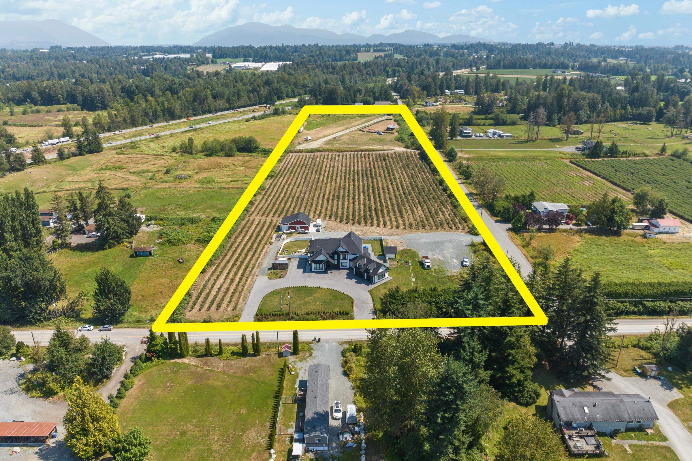 4296 Lefeuvre Road, Abbotsford, V4X 1N8 — photo 5