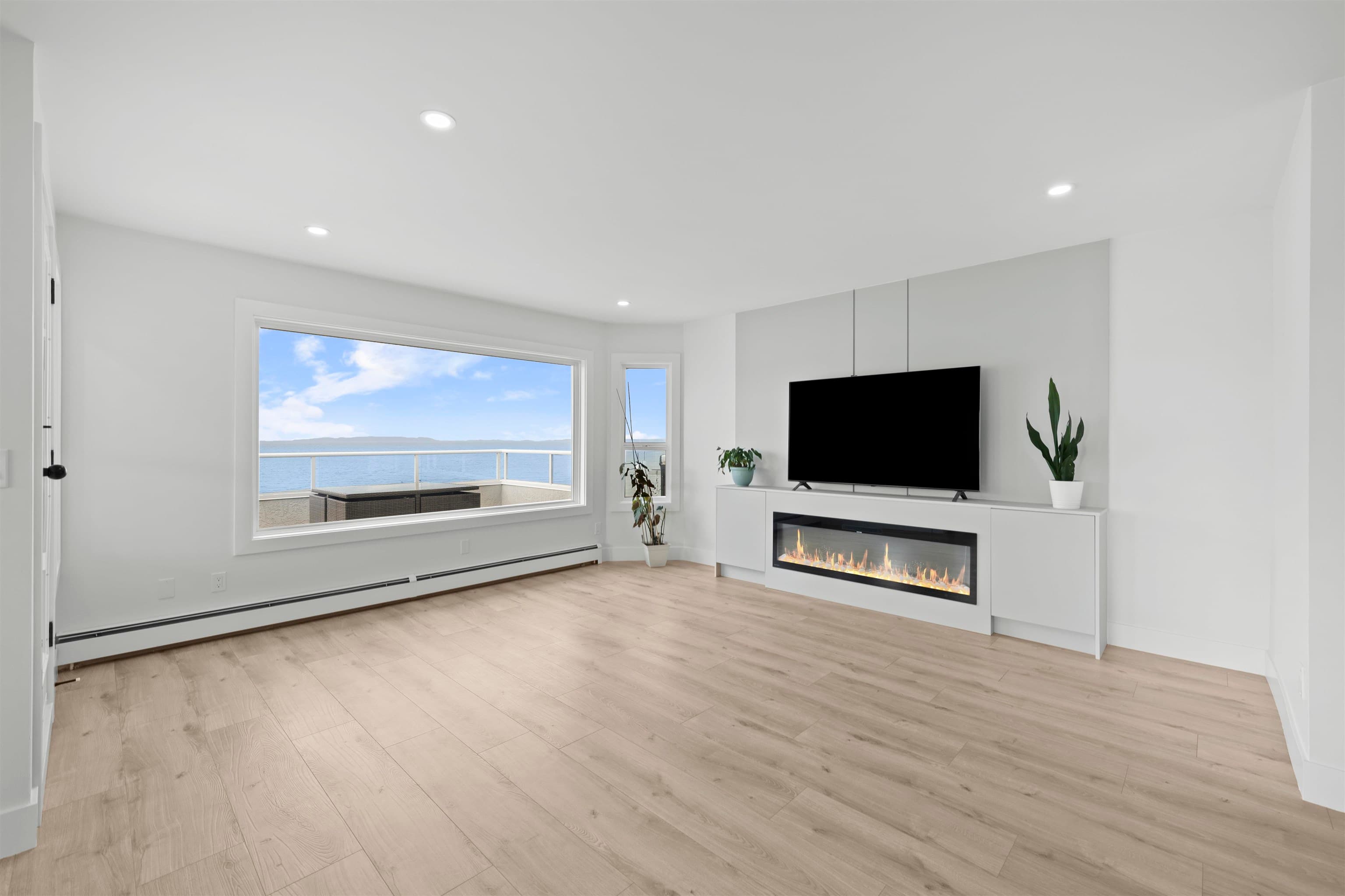15452 Victoria Avenue, White Rock, V4B 1H3 — photo 5