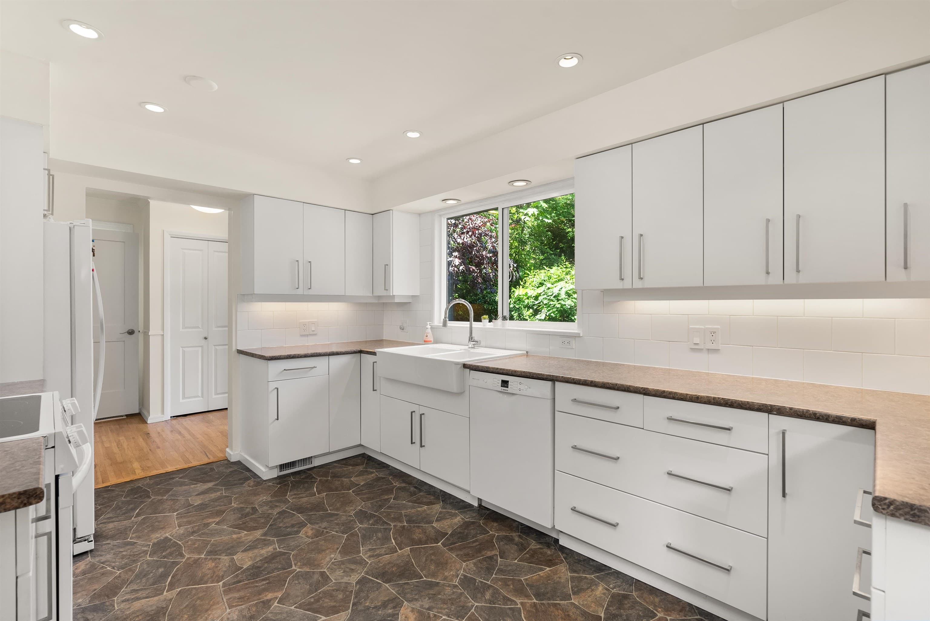 955 E 4th Street, North Vancouver, V7L 1K3 — photo 5