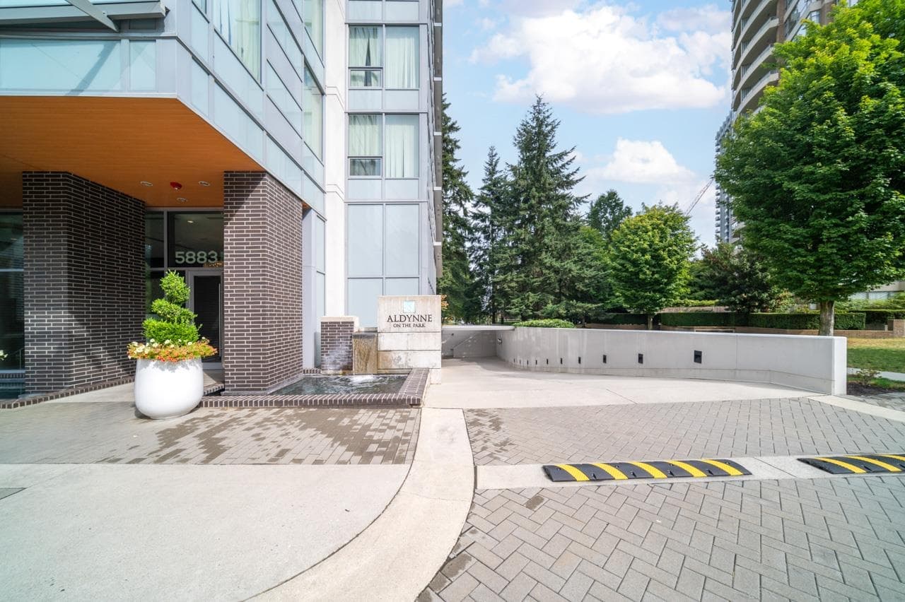 3902 - 5883 Barker Avenue, Burnaby, V5H 0G4 — photo 2