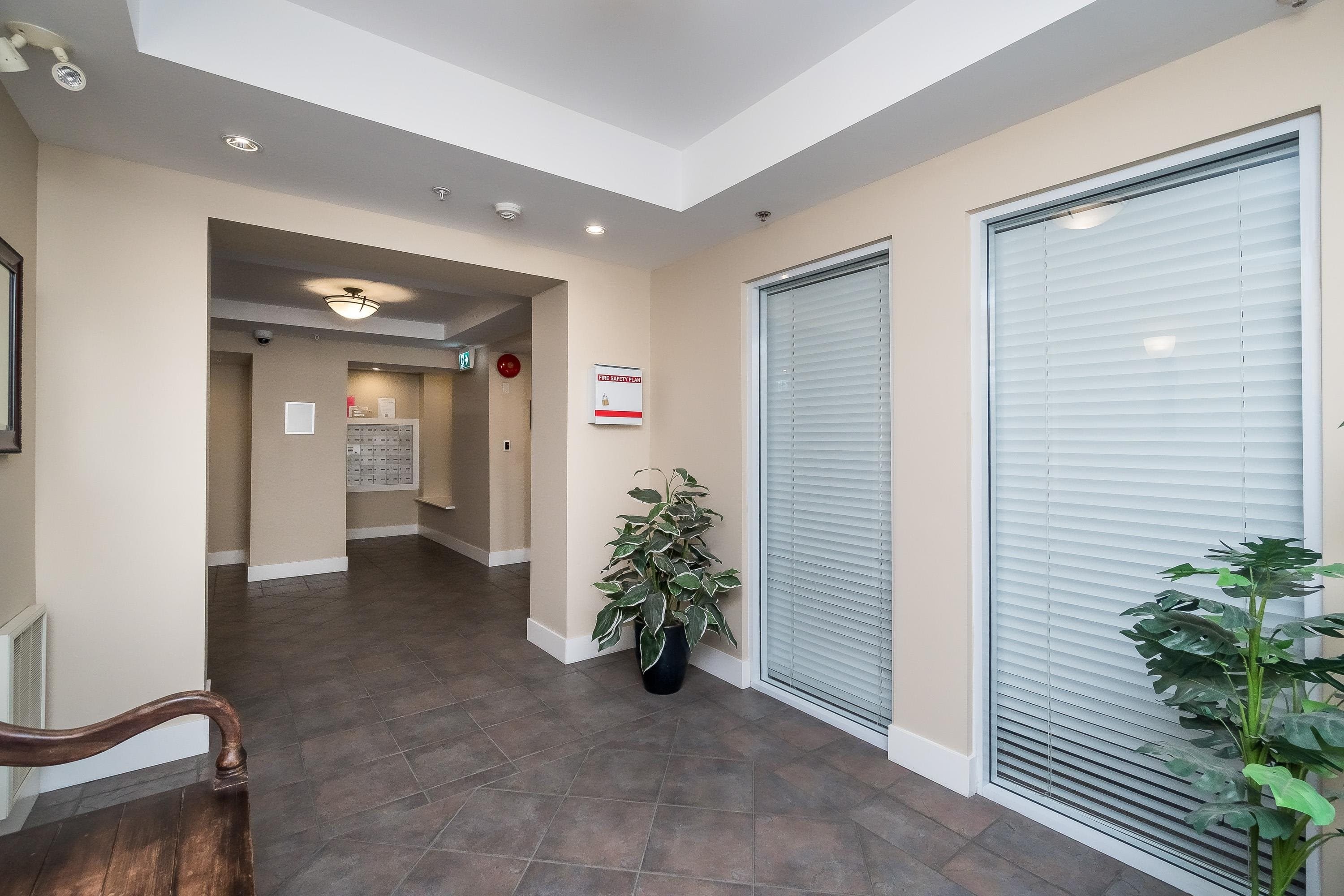 304 - 15392 16a Avenue, Surrey, V4A 1S9 — photo 5