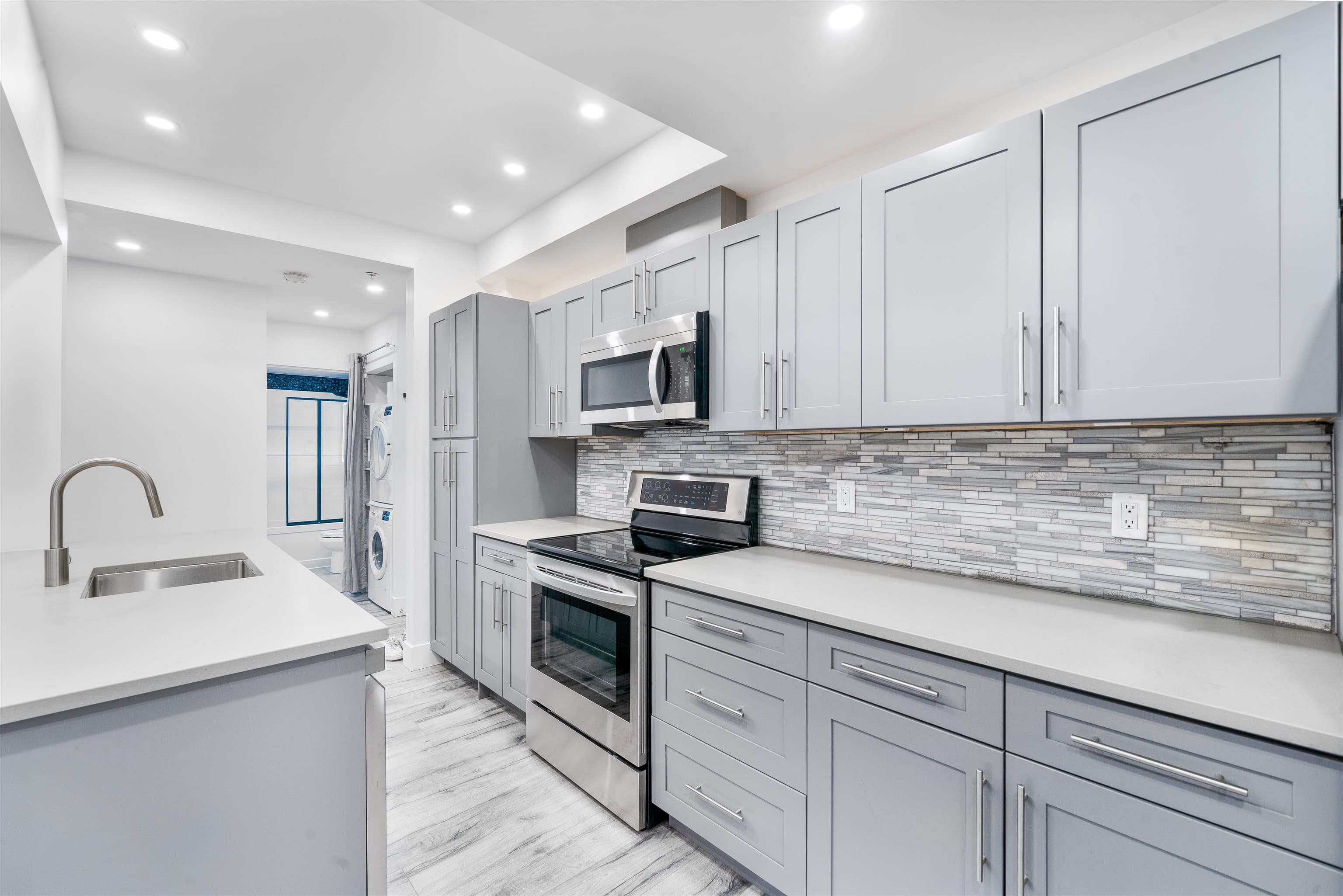 101 - 2036 Coquitlam Avenue, Port Coquitlam