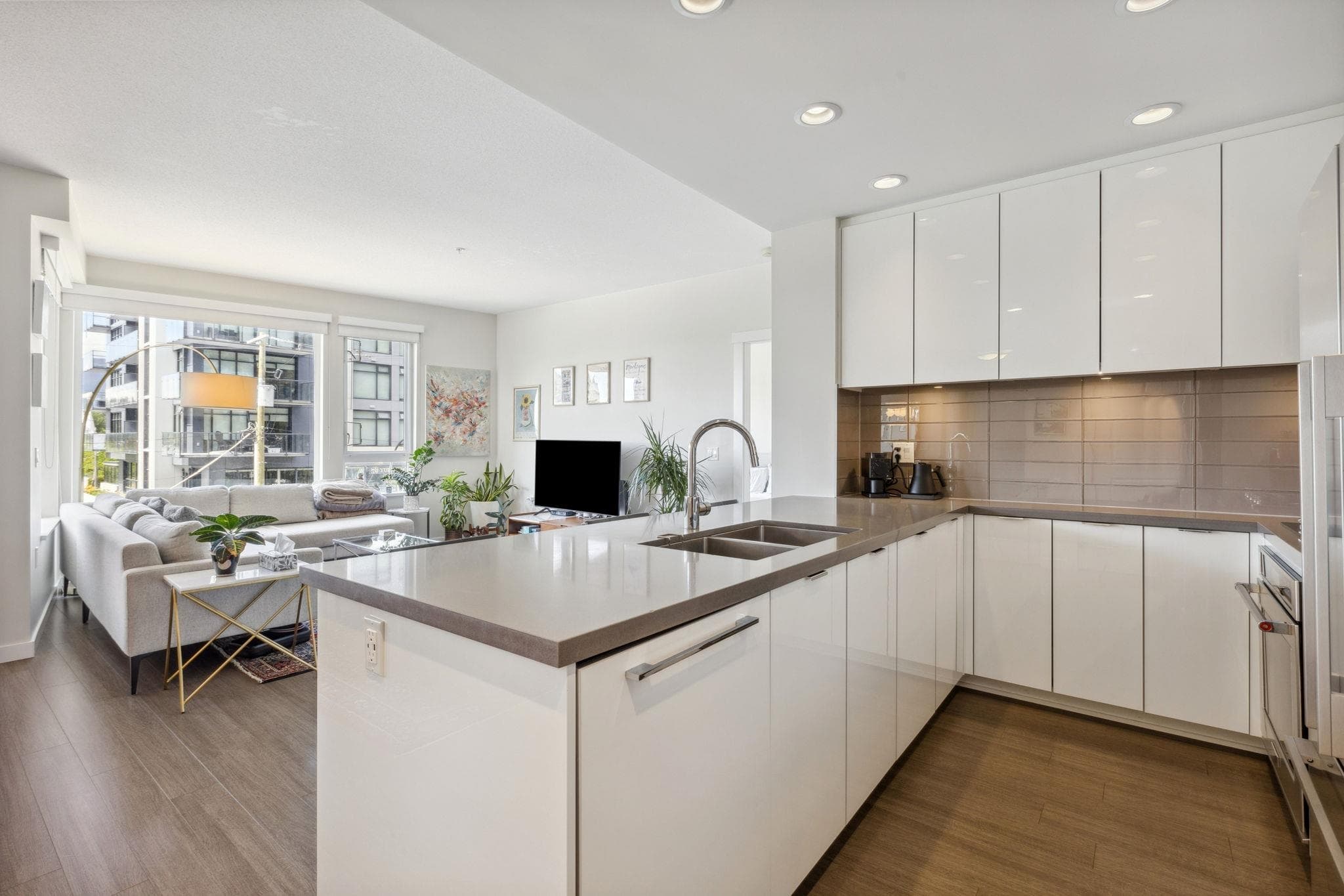 209 - 277 W 1st Street, North Vancouver, V7M 0E8 — photo 2