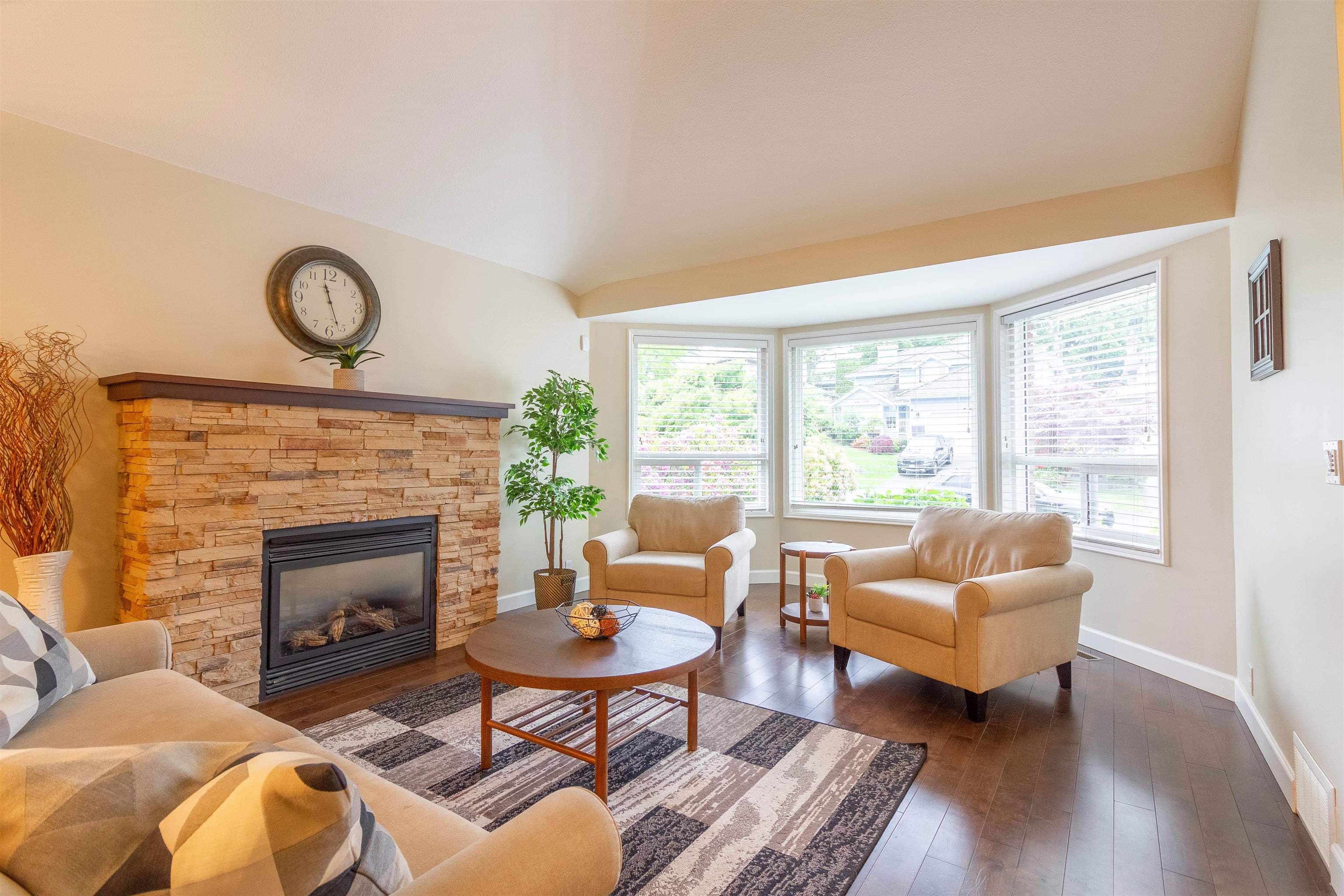 1872 Walnut Crescent, Coquitlam, V3J 7T1 — photo 2