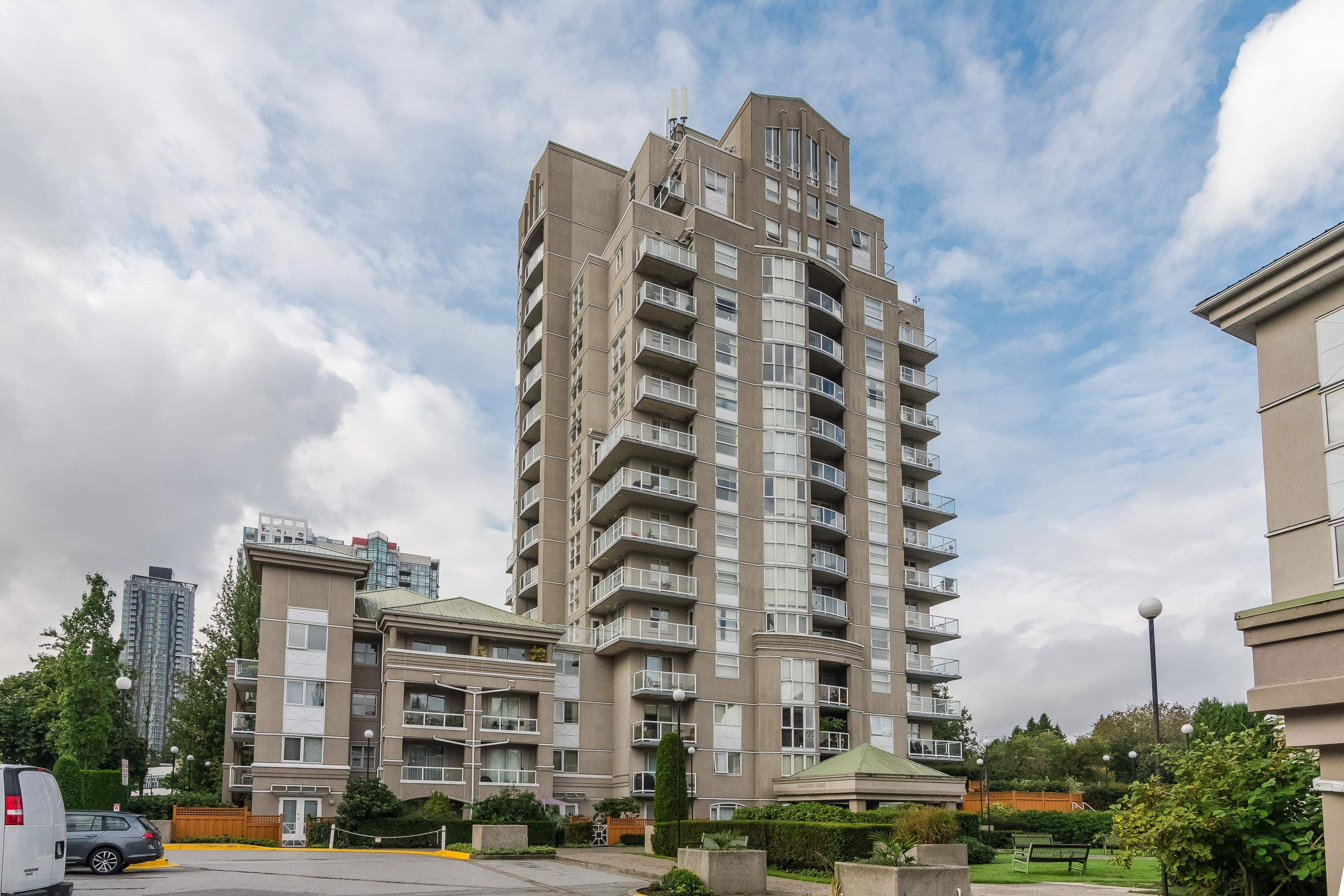 1301 - 10523 University Drive, Surrey, V3T 5T8 — photo 2