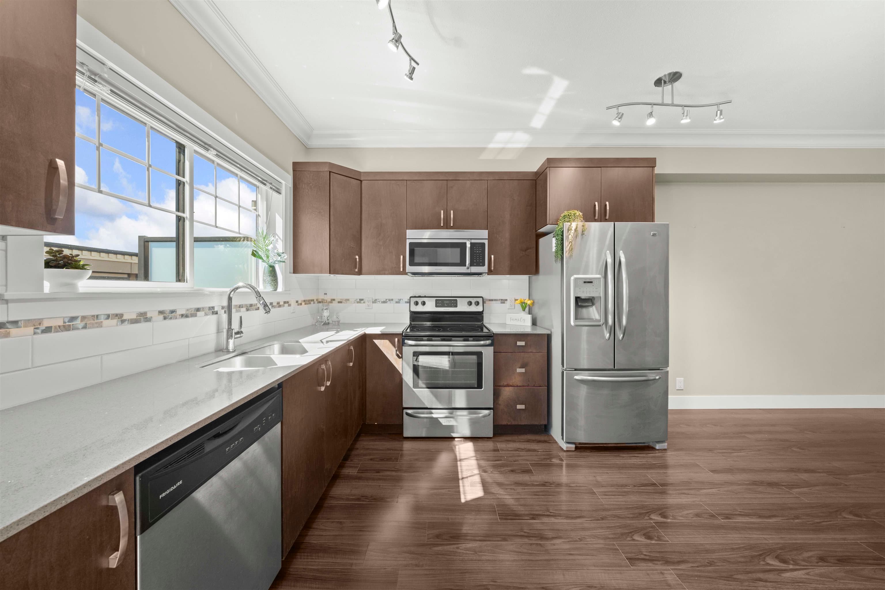 4 - 838 Royal Avenue, New Westminster, V3M 1J9 — photo 3
