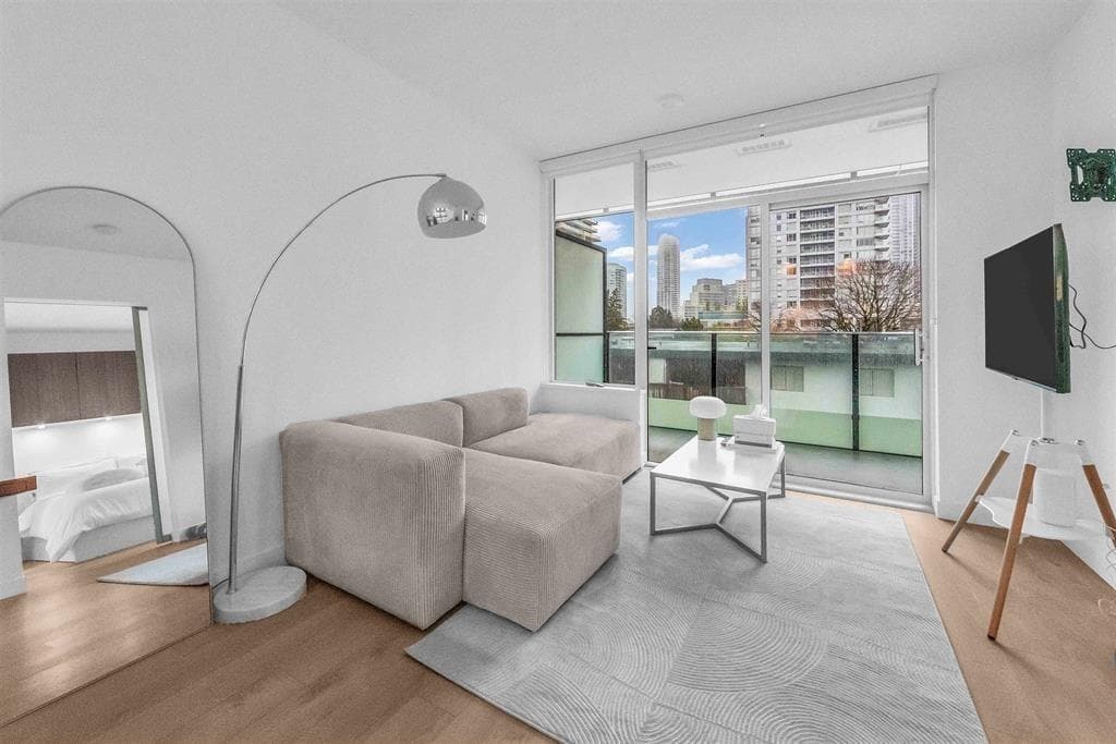 401 - 6463 Silver Avenue, Burnaby, V5H 0K4 — photo 2