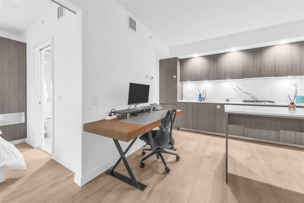 401 - 6463 Silver Avenue, Burnaby, V5H 0K4 — photo 3
