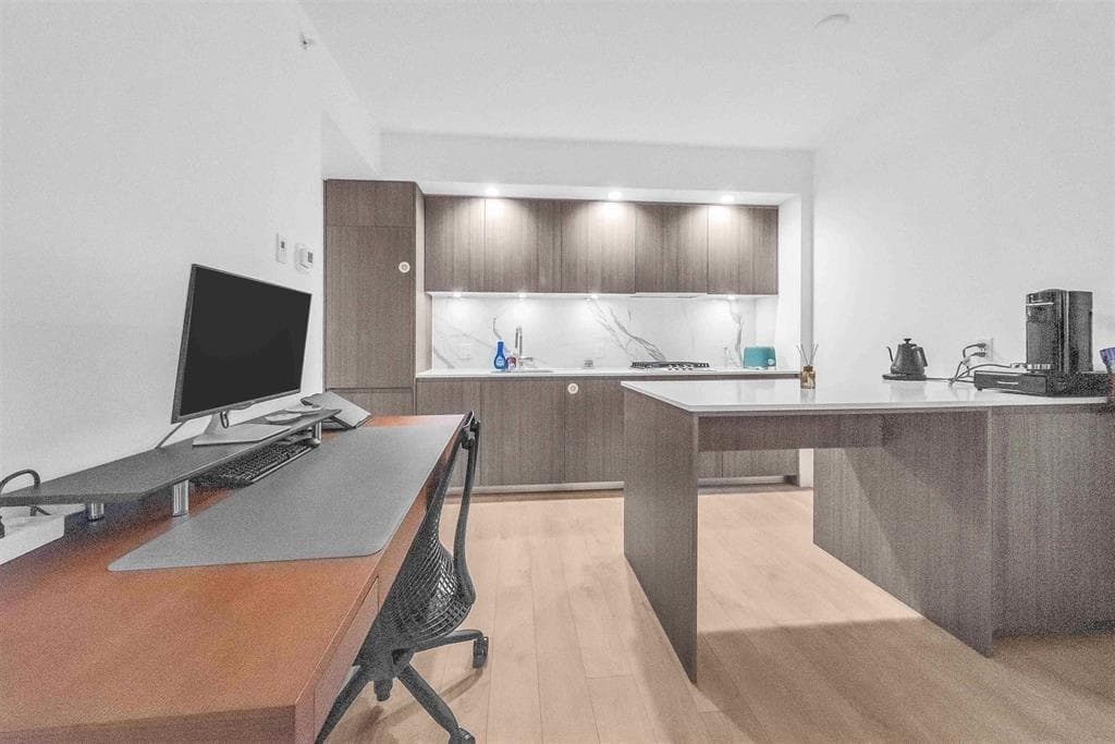 401 - 6463 Silver Avenue, Burnaby, V5H 0K4 — photo 4