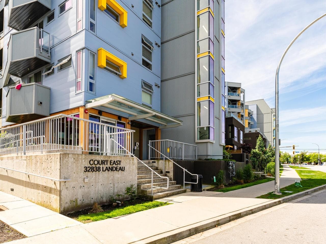 304 - 32838 Landeau Place, Abbotsford, V2S 0M6 — photo 2