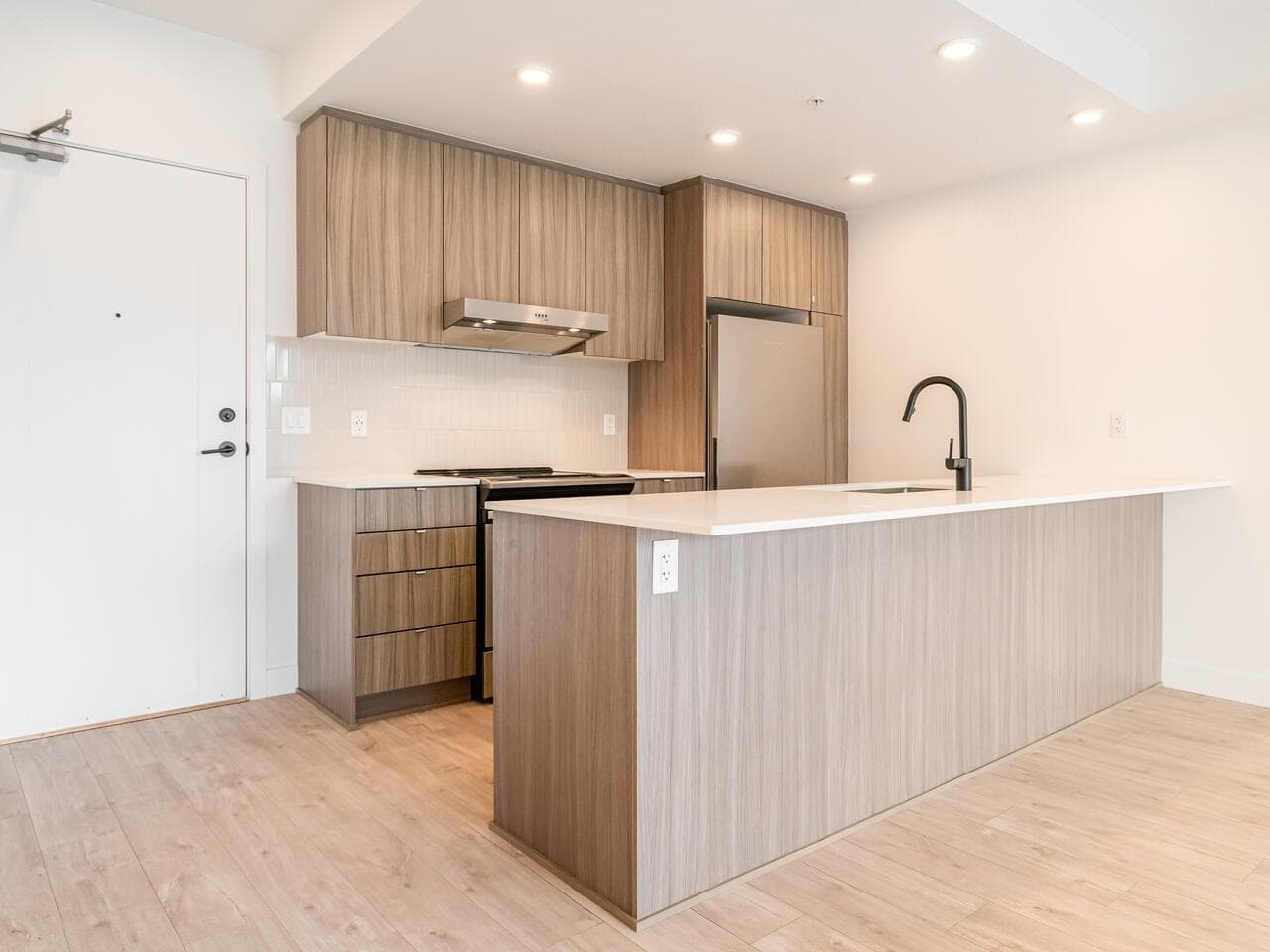 304 - 32838 Landeau Place, Abbotsford, V2S 0M6 — photo 3