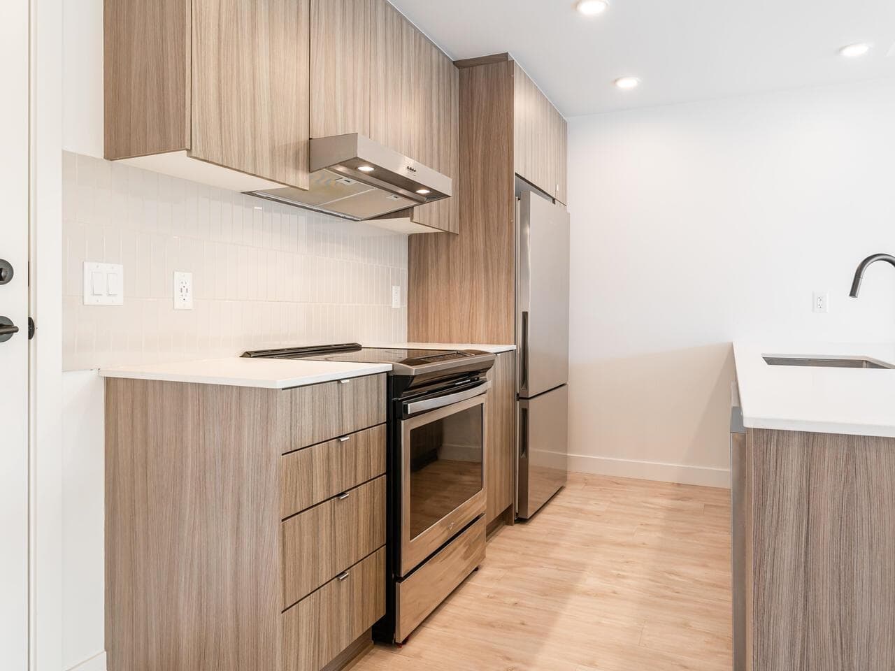 304 - 32838 Landeau Place, Abbotsford, V2S 0M6 — photo 4