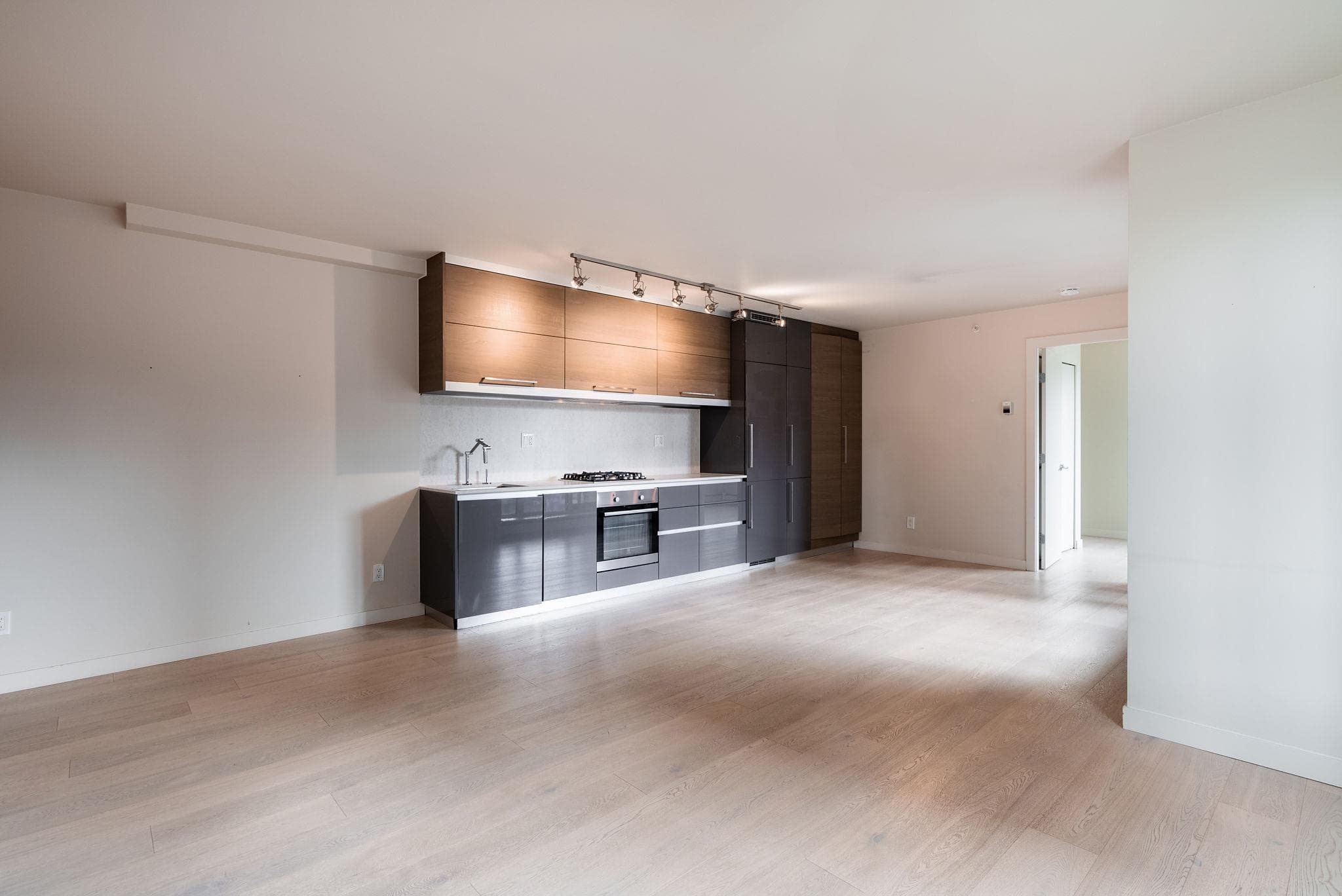 512 - 189 Keefer Street, Vancouver, V6A 0C8 — photo 2
