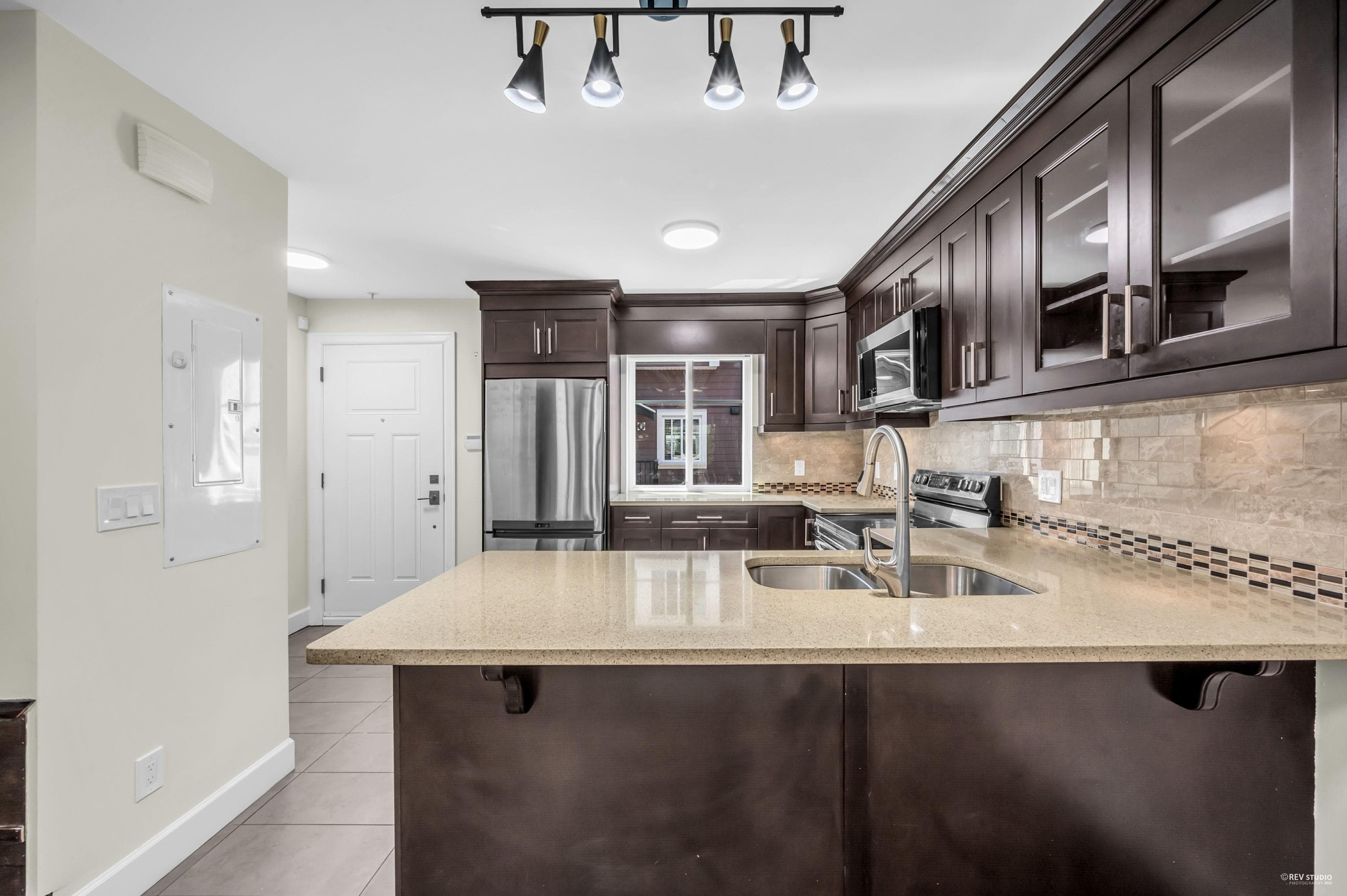 201 - 423 8th Street, New Westminster, V3M 3R5 — photo 4