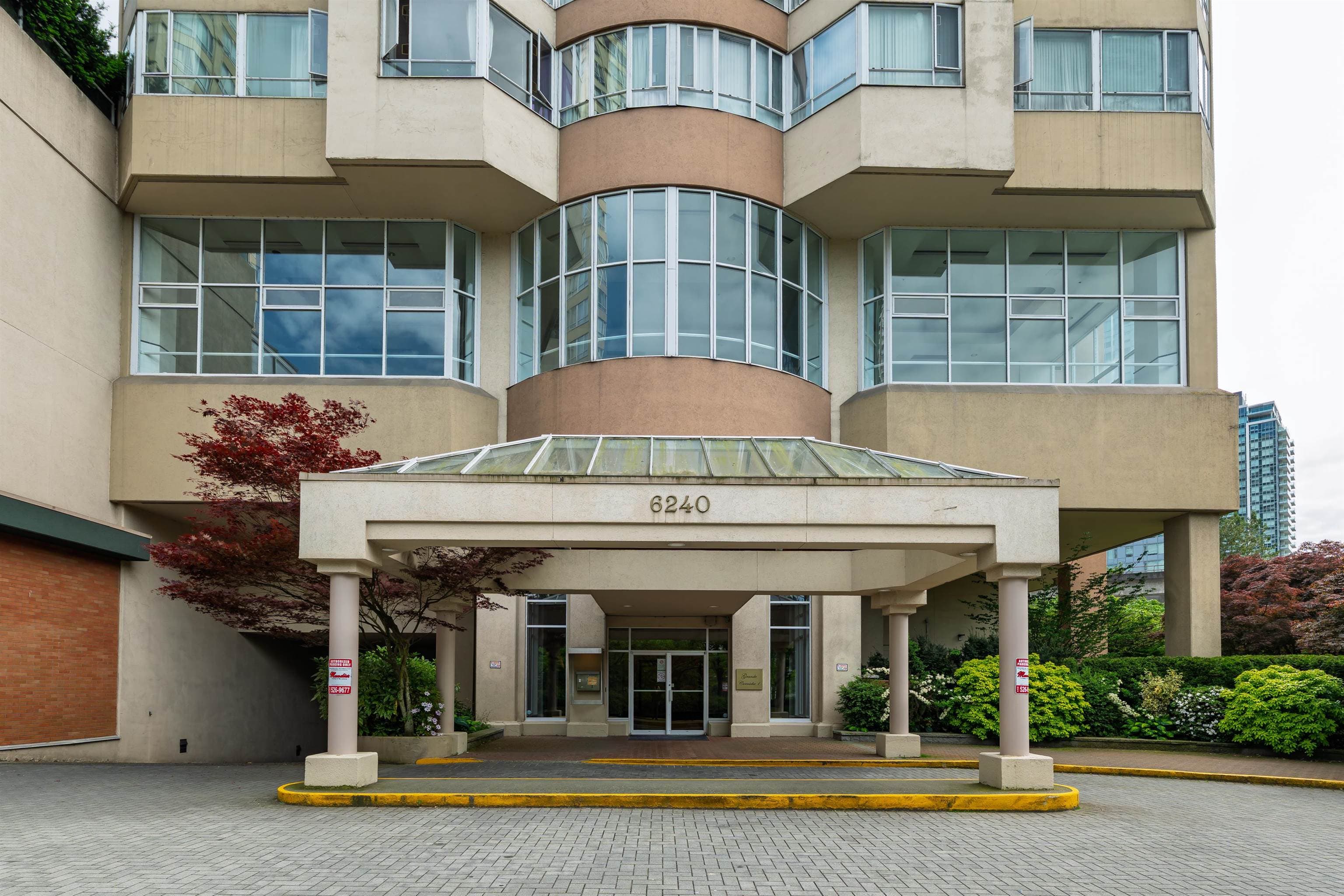 402 - 6240 Mckay Avenue, Burnaby, V5H 4L8 — photo 2