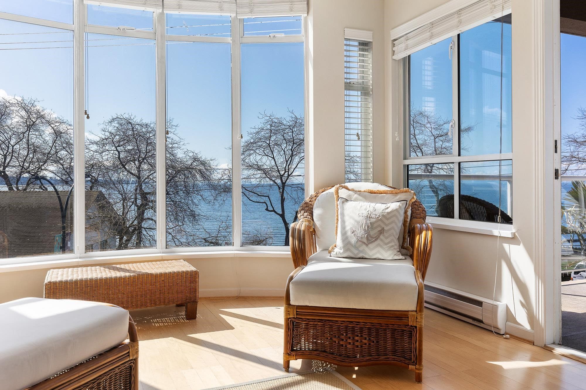 301 - 14965 Marine Drive, White Rock, V4B 1C3 — photo 3