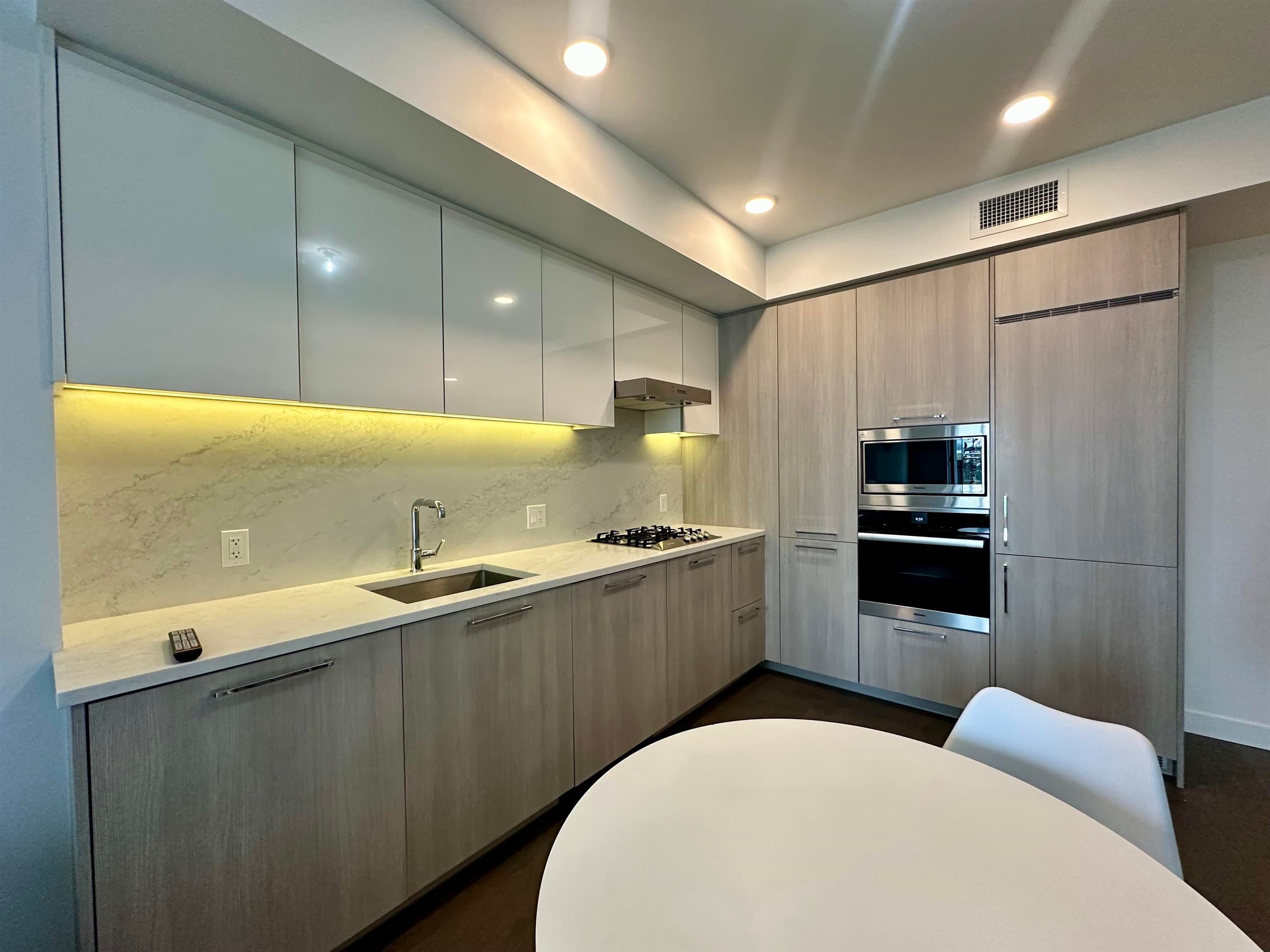 812 - 3200 Corvette Way, Richmond, V6X 0T8 — photo 5