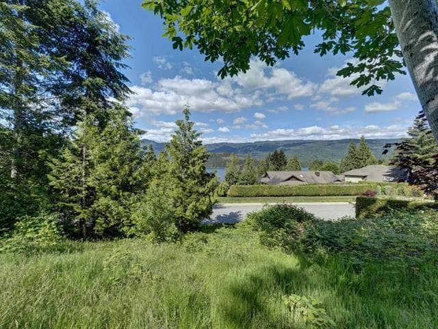 6569 N Gale Avenue, Sechelt