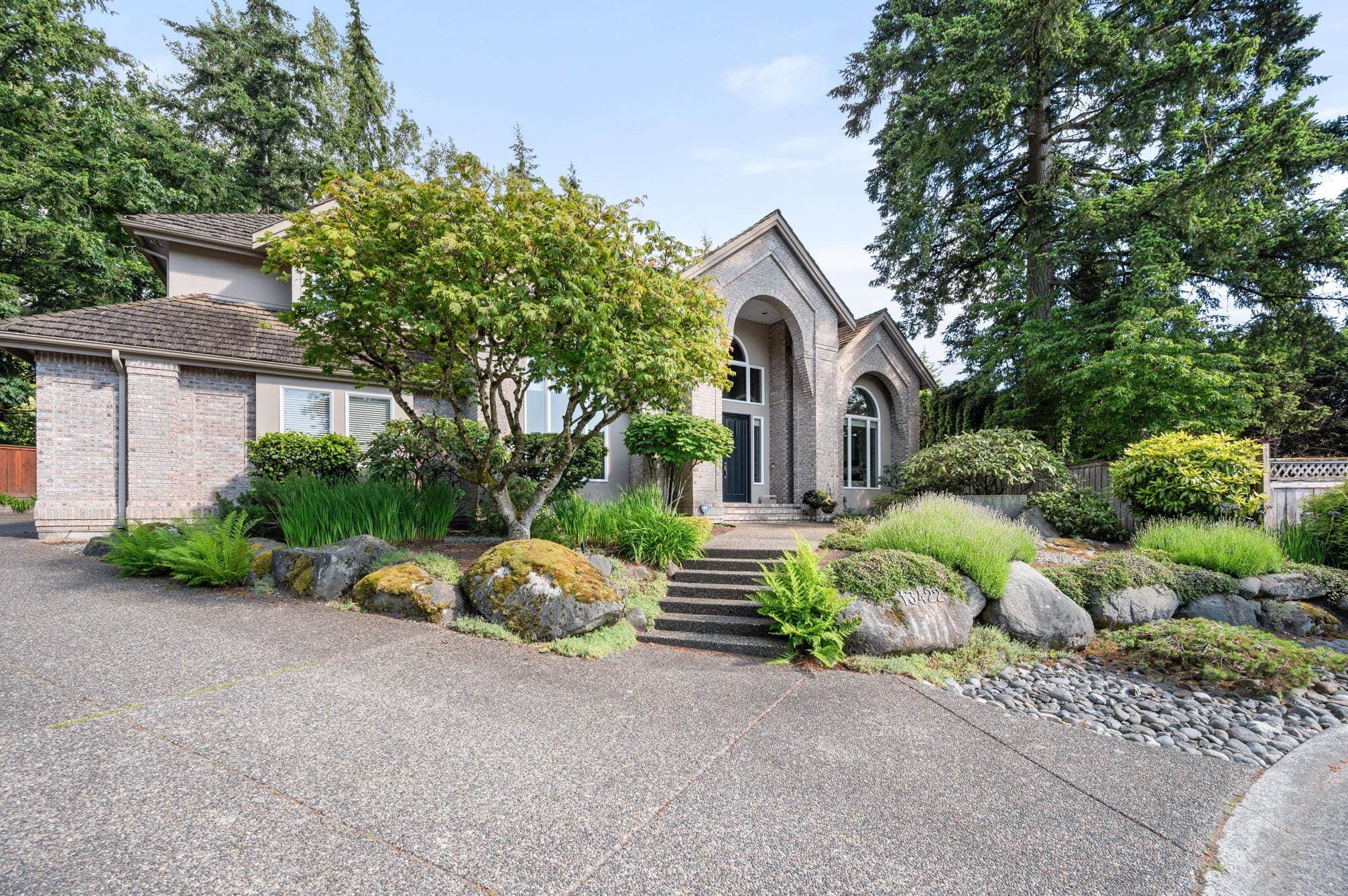13422 20a Avenue, Surrey, V4A 9N8 — photo 1
